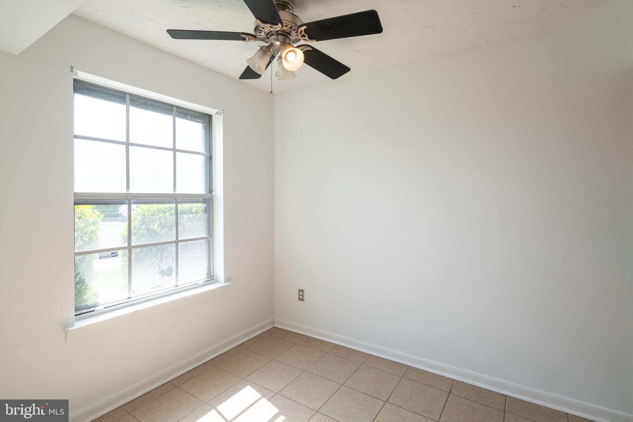 7015 Ridge Ave #12