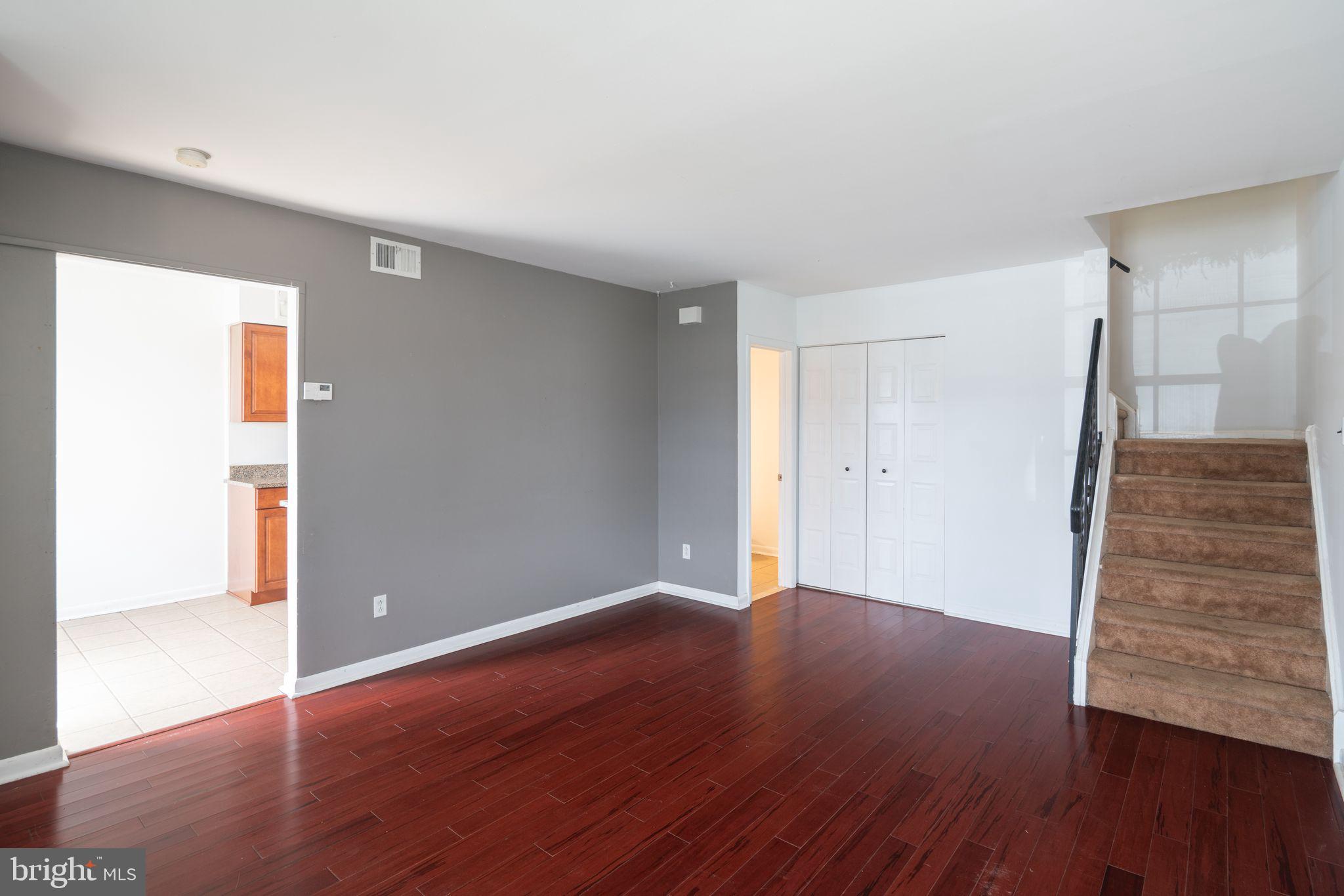 7015 Ridge Ave #12