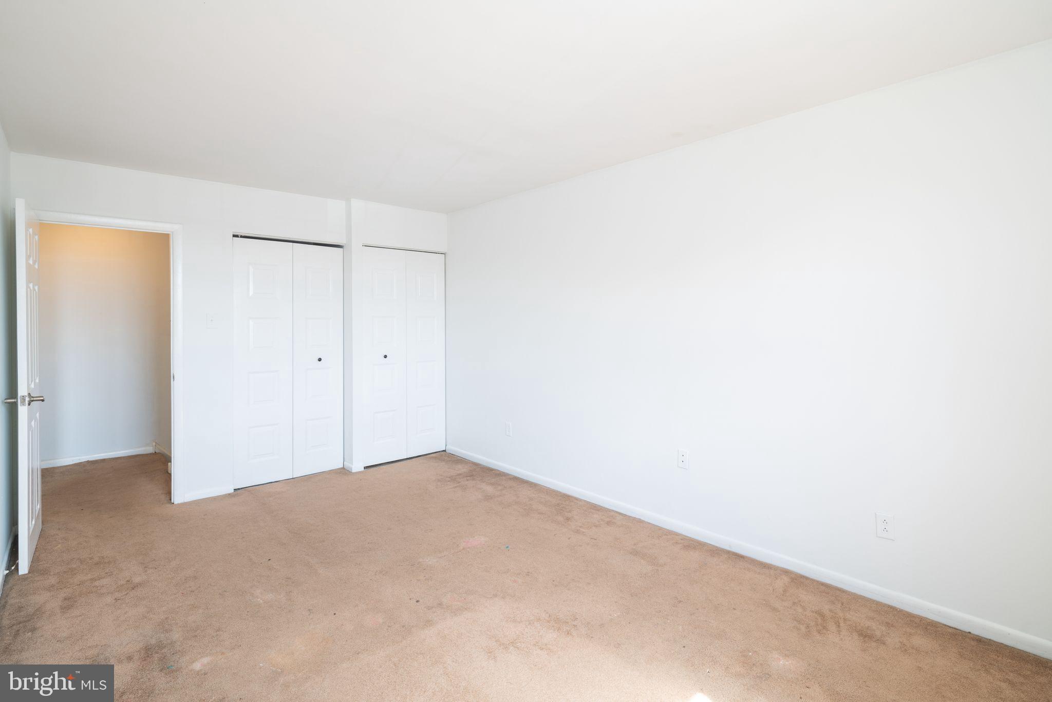 7015 Ridge Ave #12