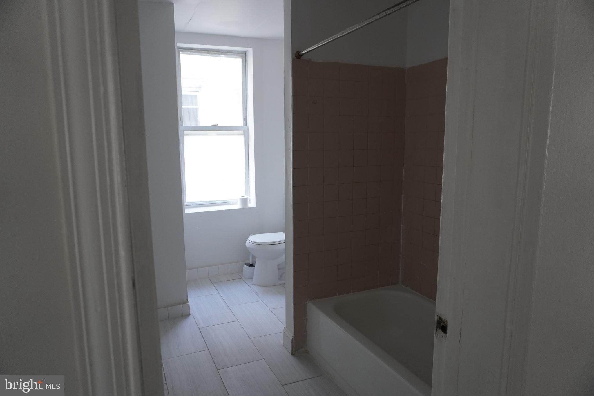 122 W SHARPNACK ST #2