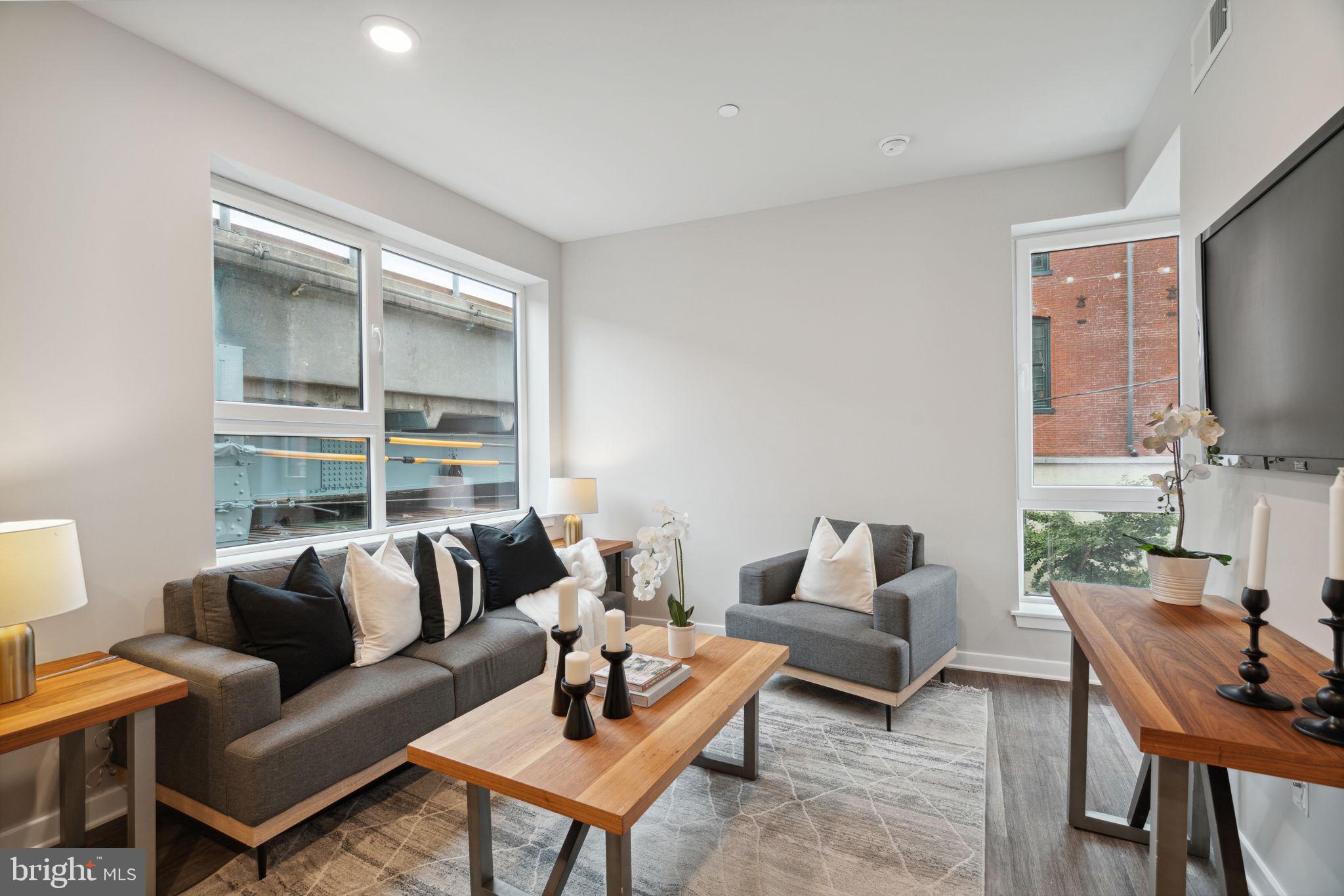 101 W OXFORD ST #207