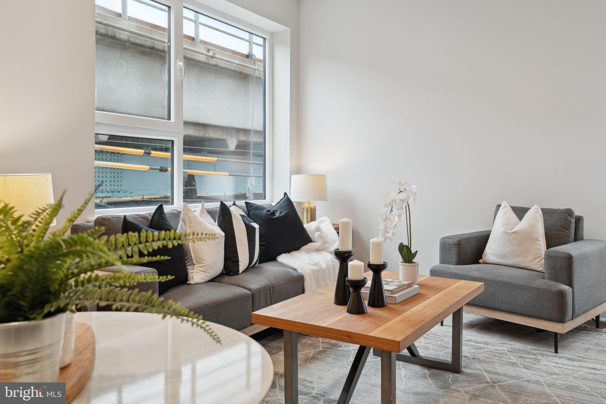101 W OXFORD ST #207