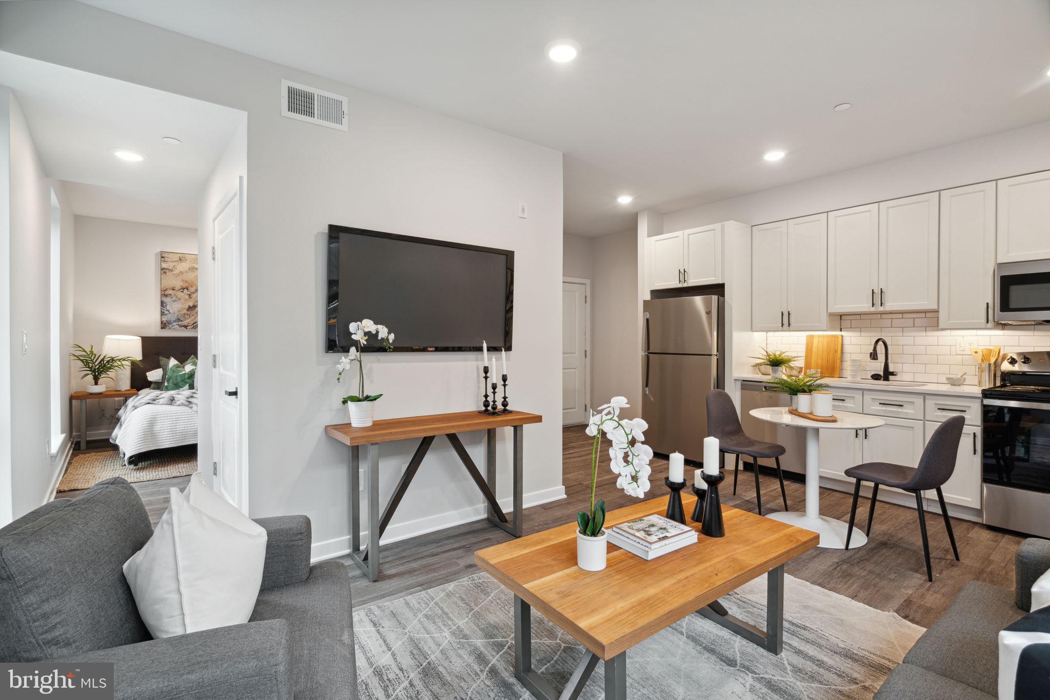 101 W OXFORD ST #207