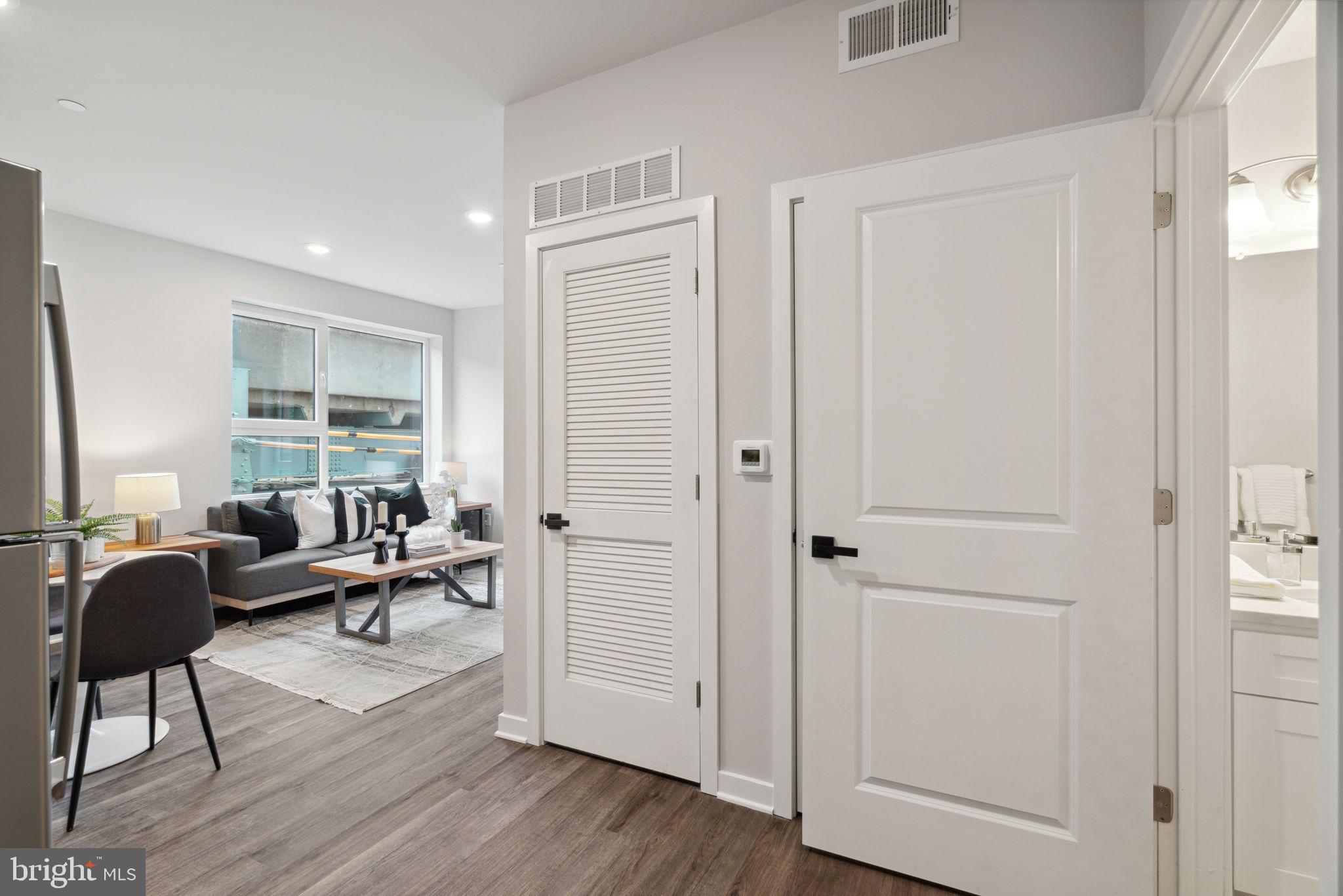 101 W OXFORD ST #207