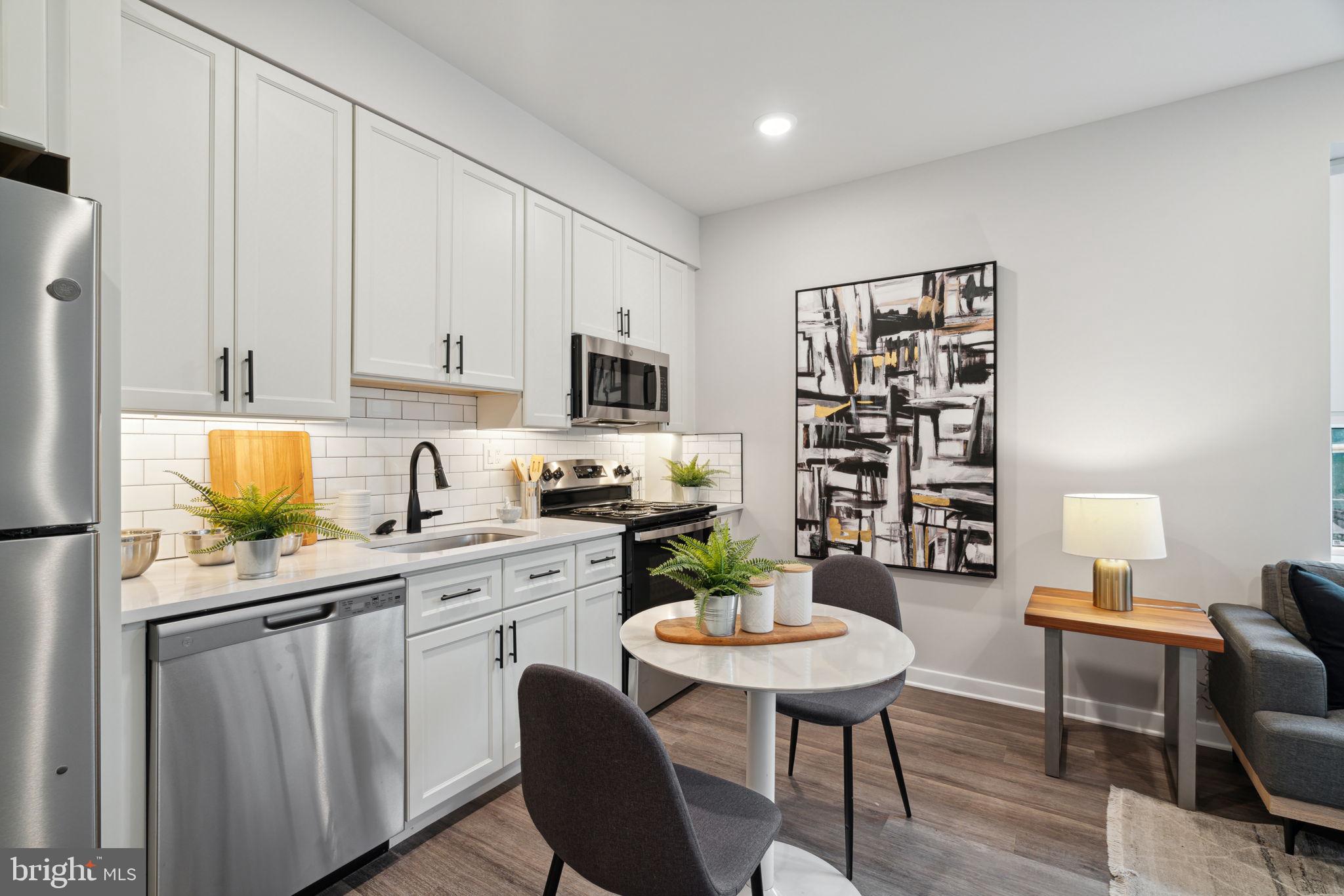 101 W OXFORD ST #207