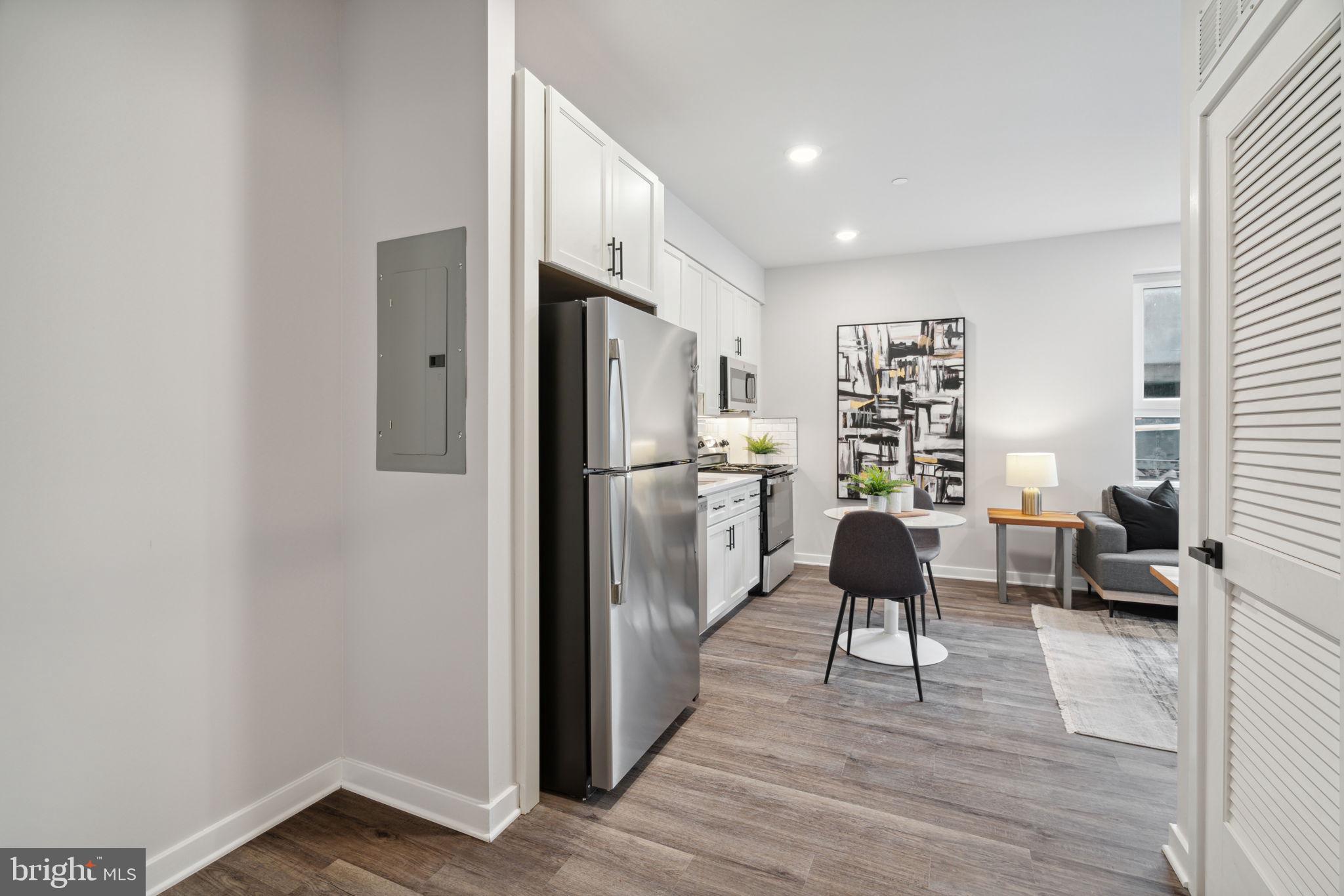 101 W OXFORD ST #207