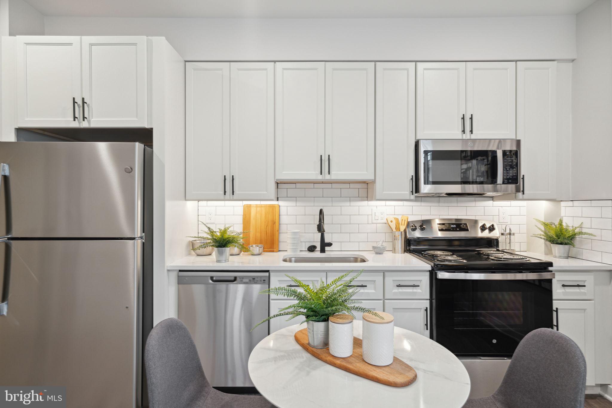 101 W OXFORD ST #207