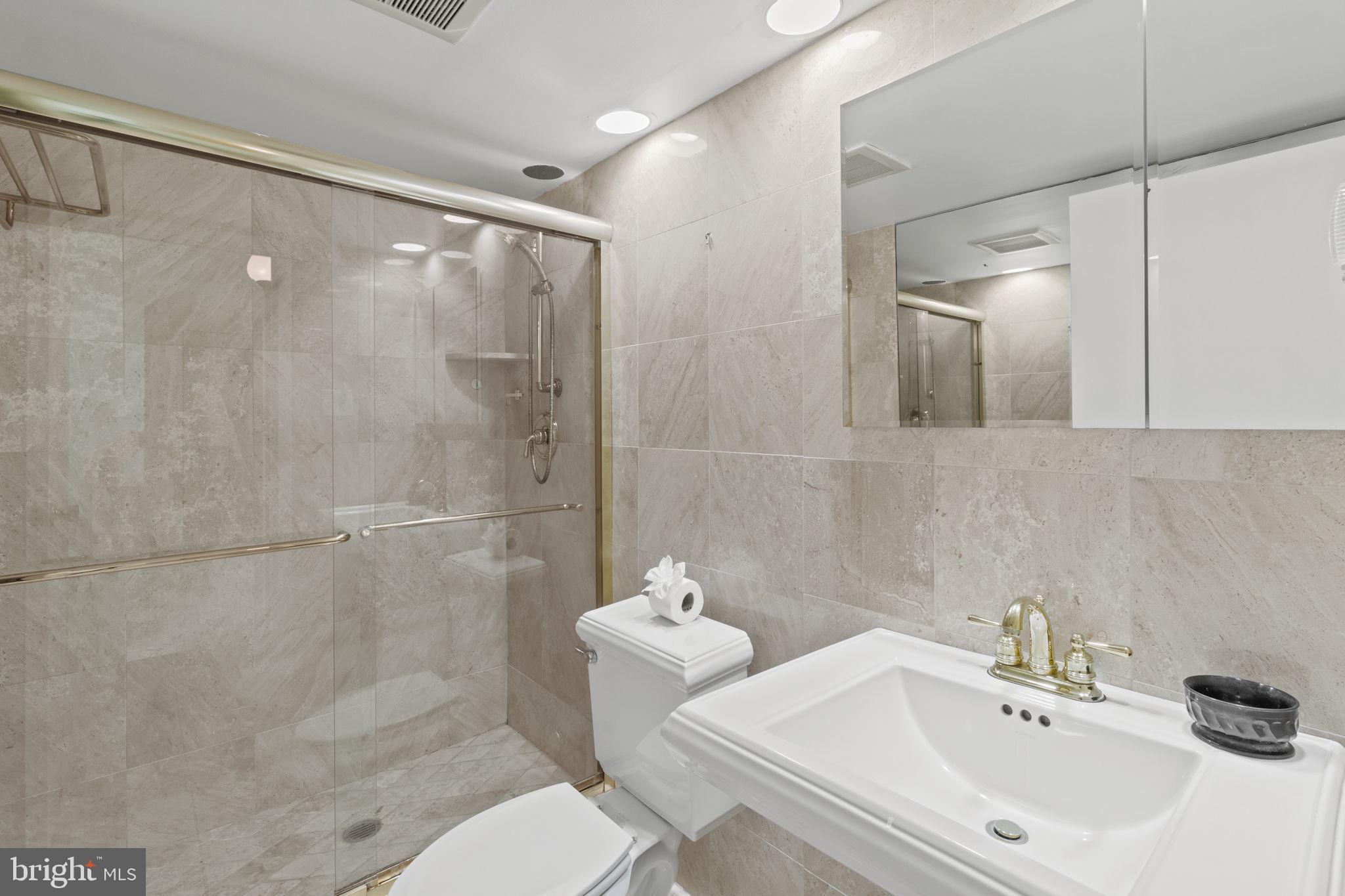 1901 John F Kennedy Blvd #901