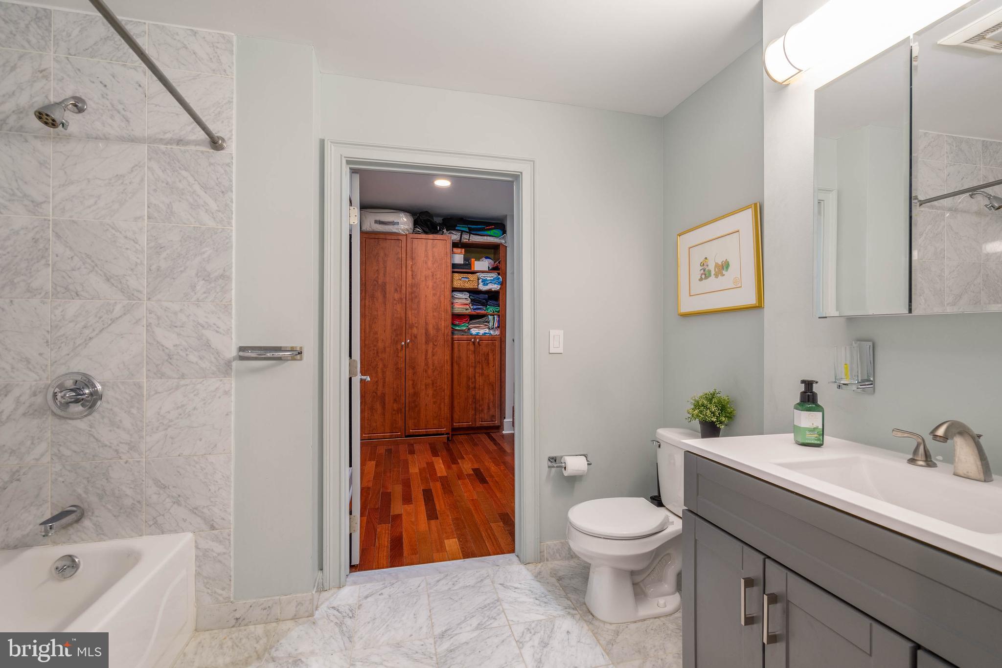 1500 Chestnut St #18h