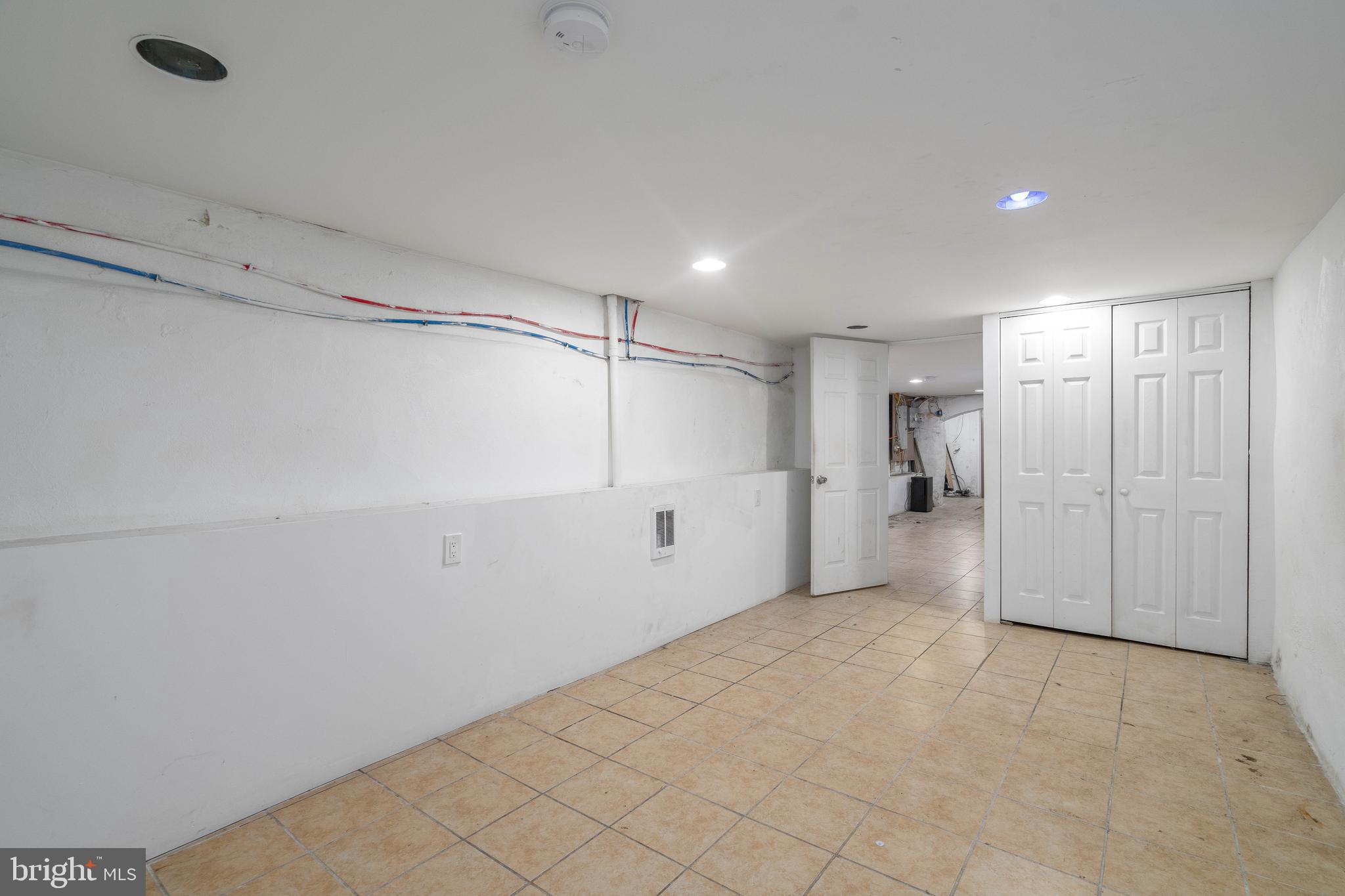 725 W ALLEGHENY AVE #1
