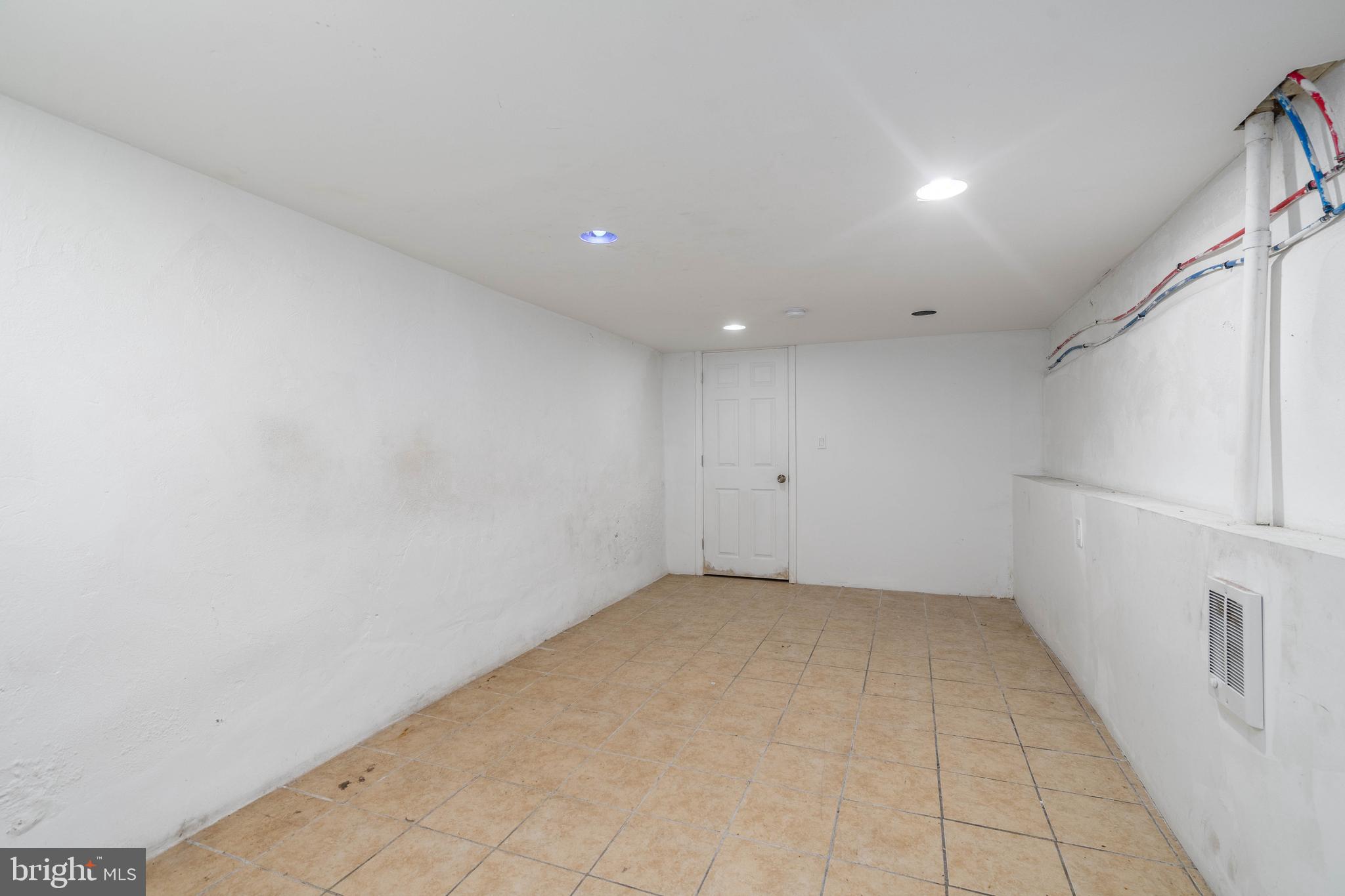 725 W ALLEGHENY AVE #1