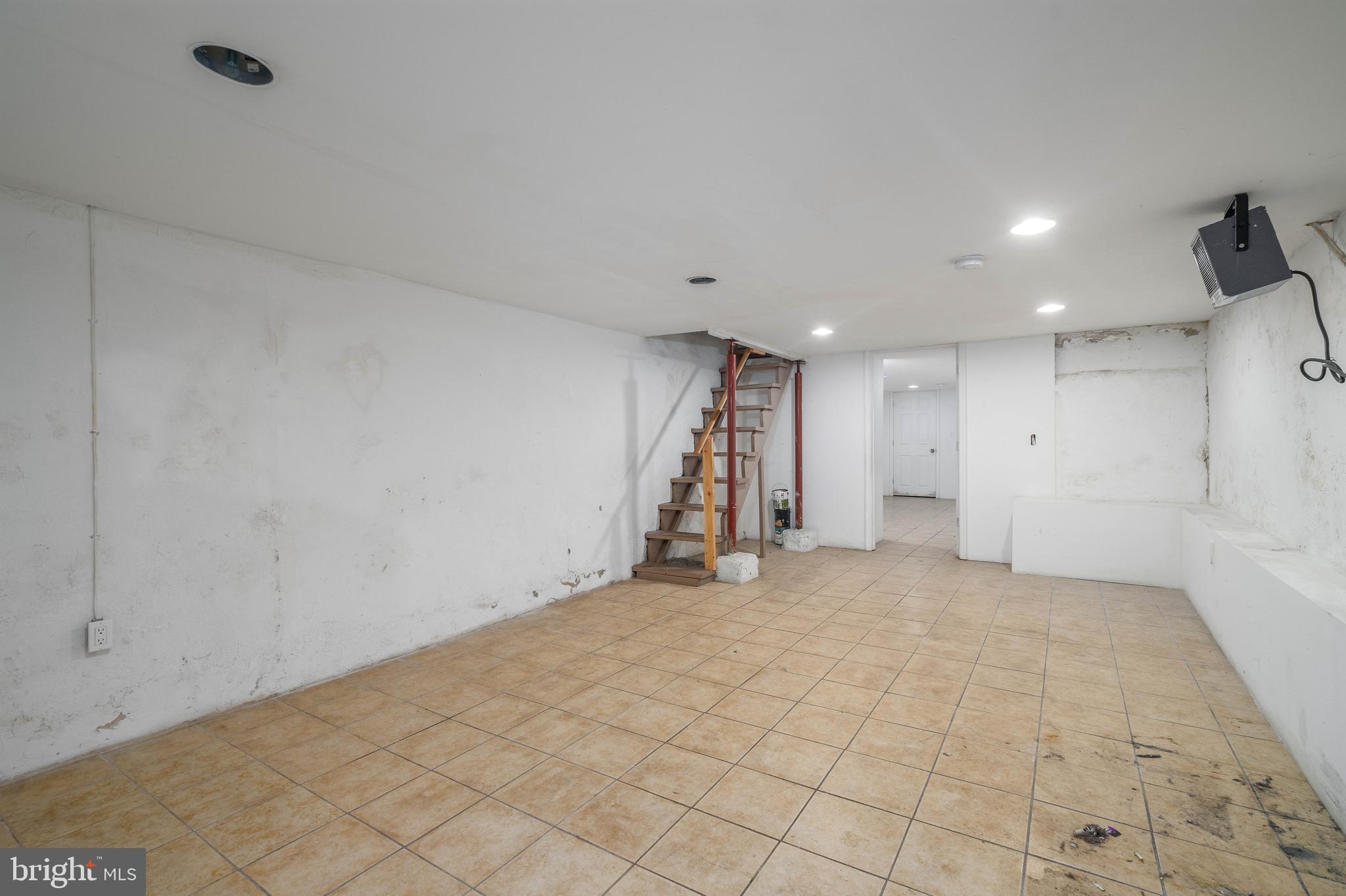 725 W ALLEGHENY AVE #1