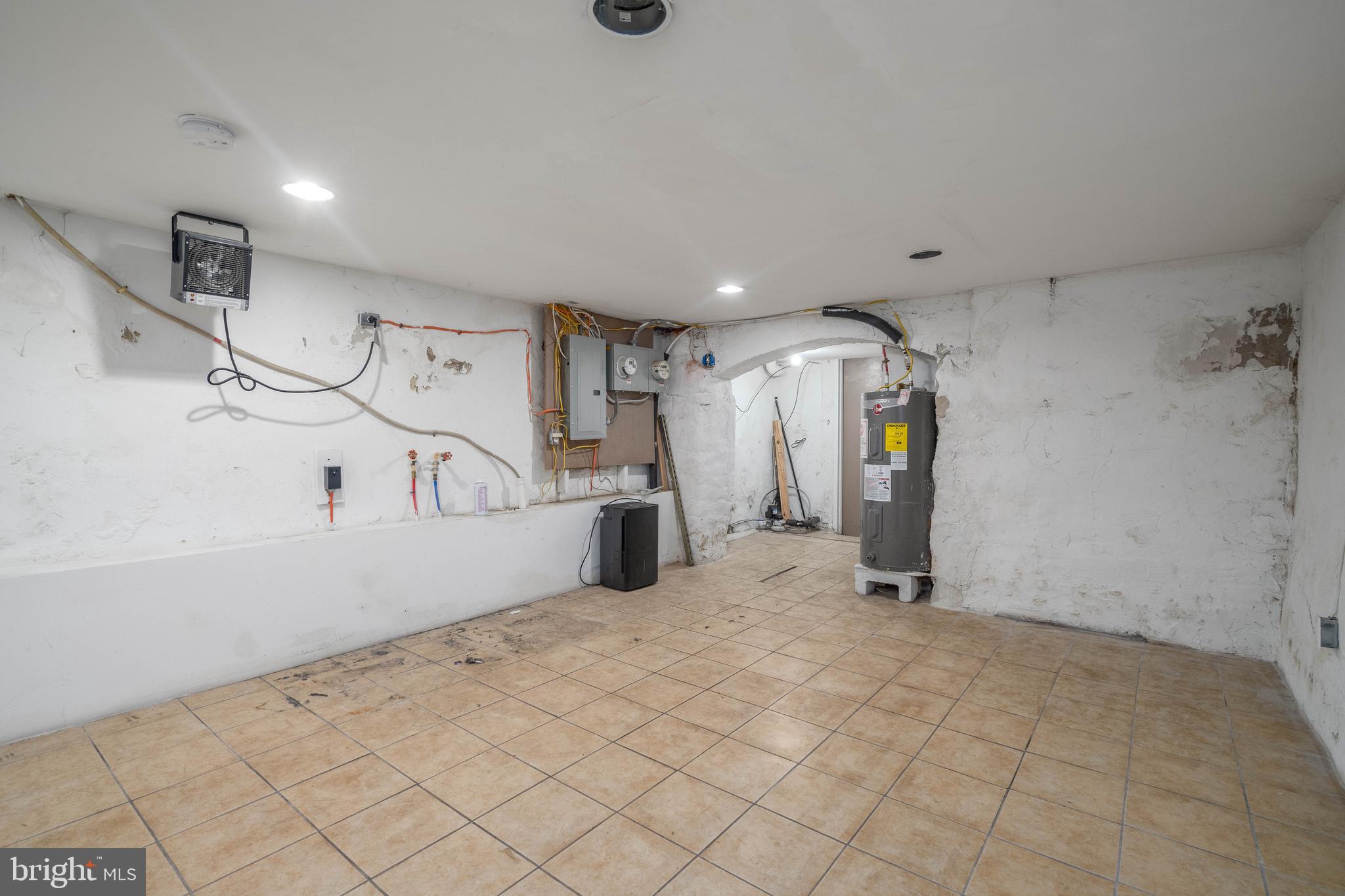 725 W ALLEGHENY AVE #1