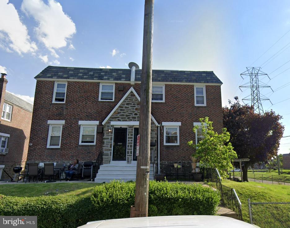 1012 Fanshawe St