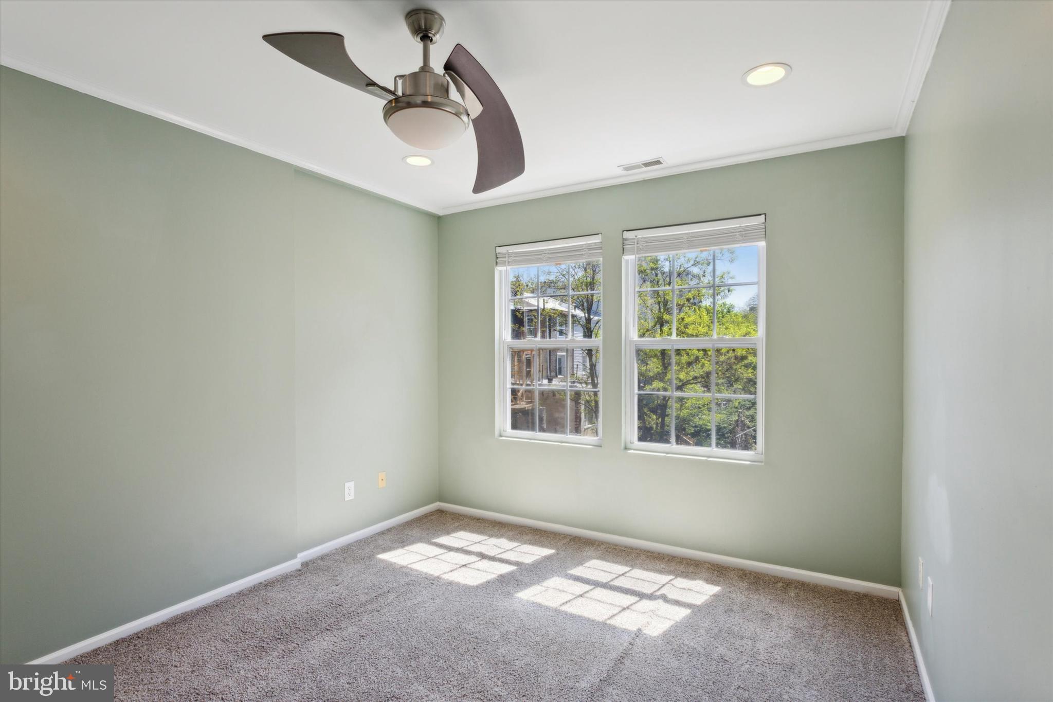 136 W Thompson St