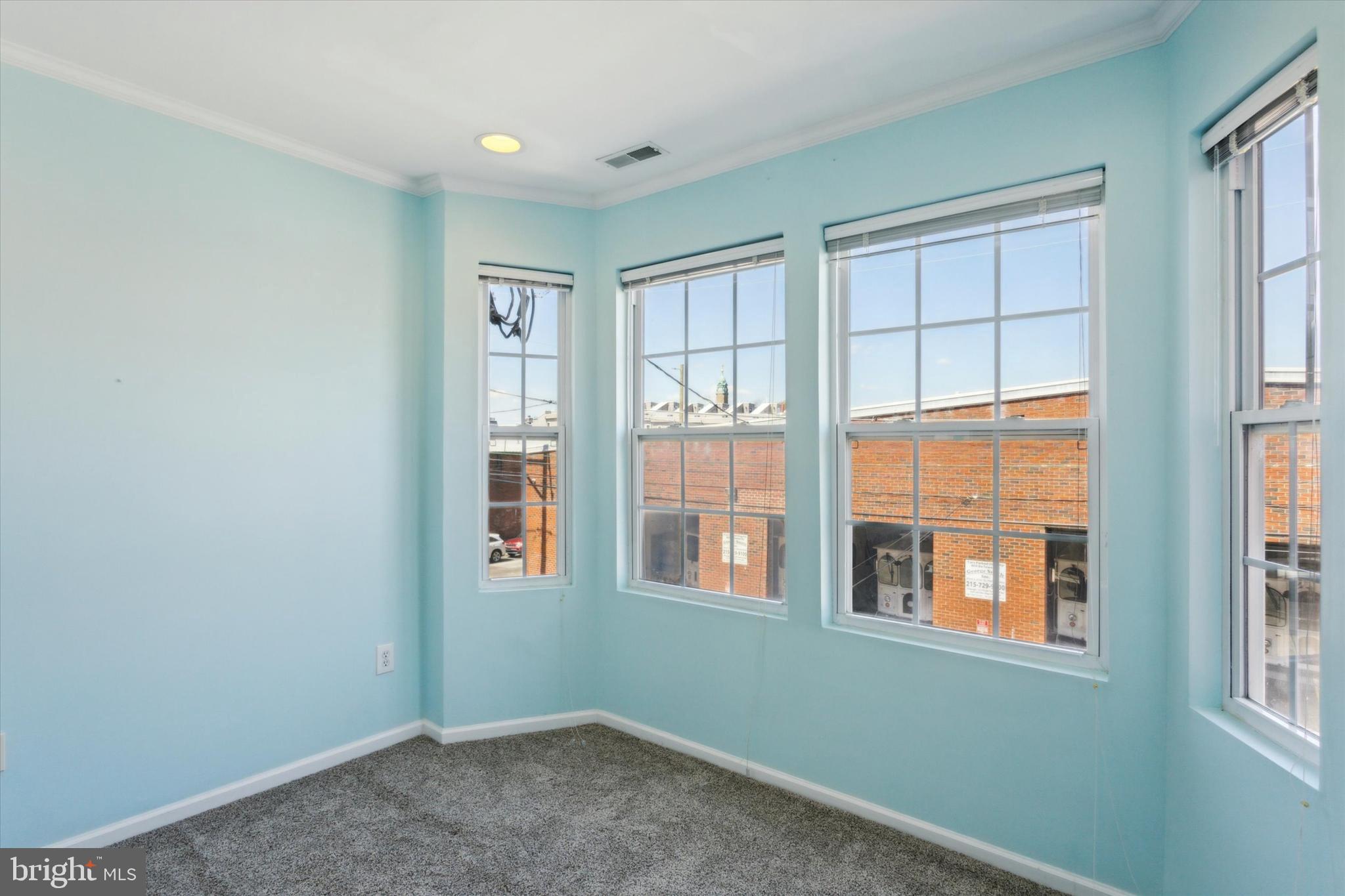 136 W Thompson St