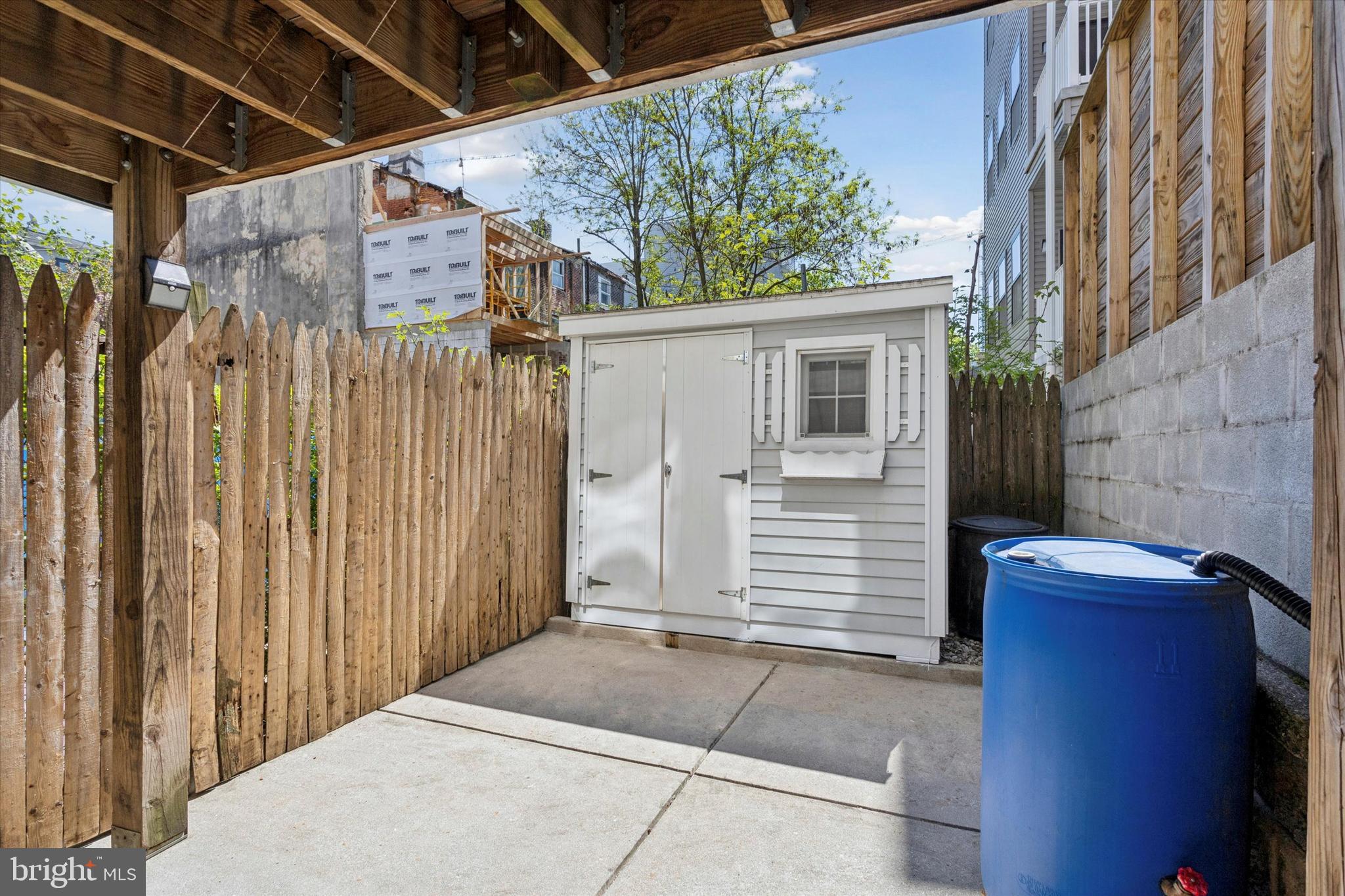 136 W Thompson St