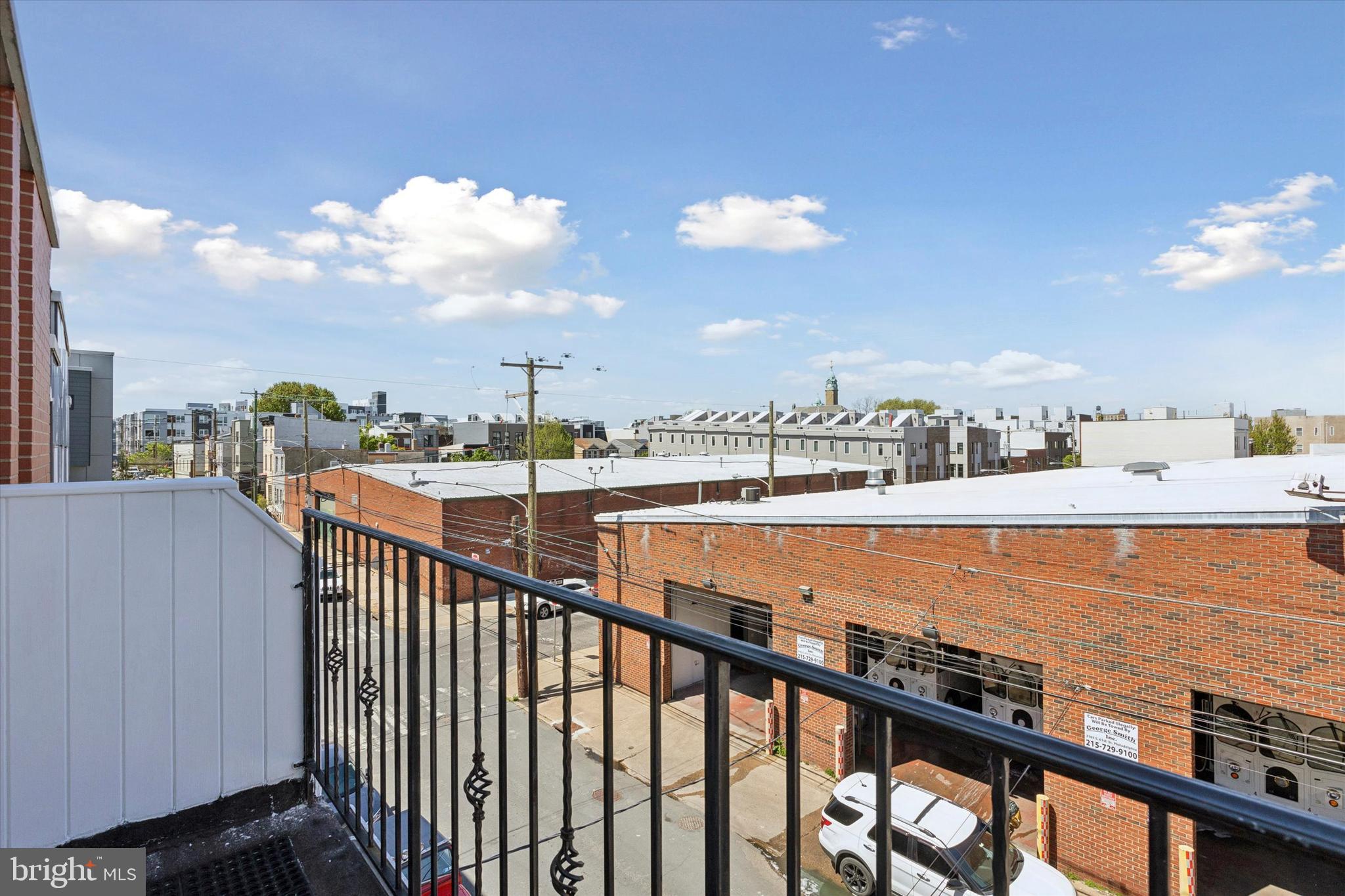 136 W Thompson St