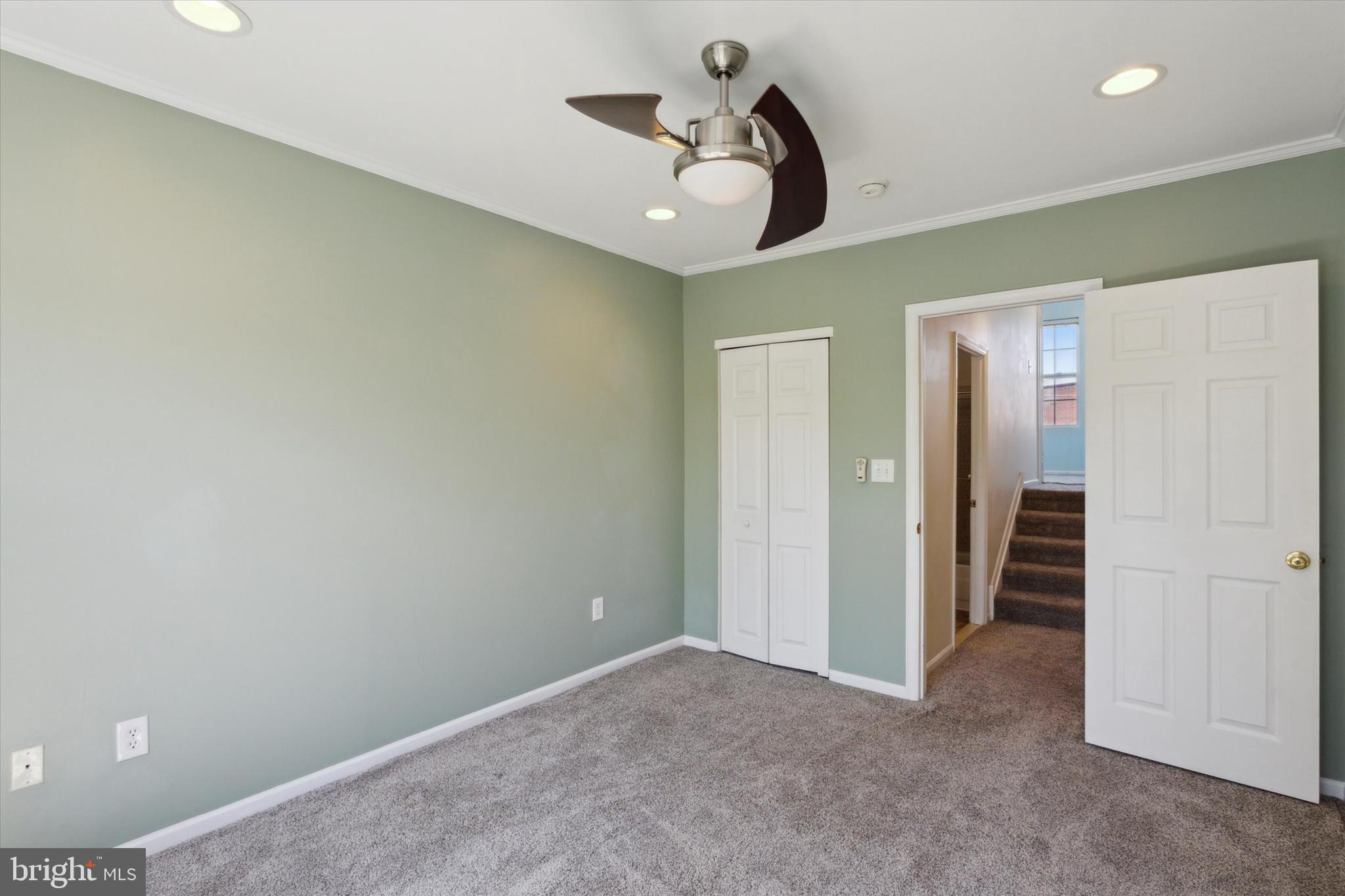 136 W Thompson St