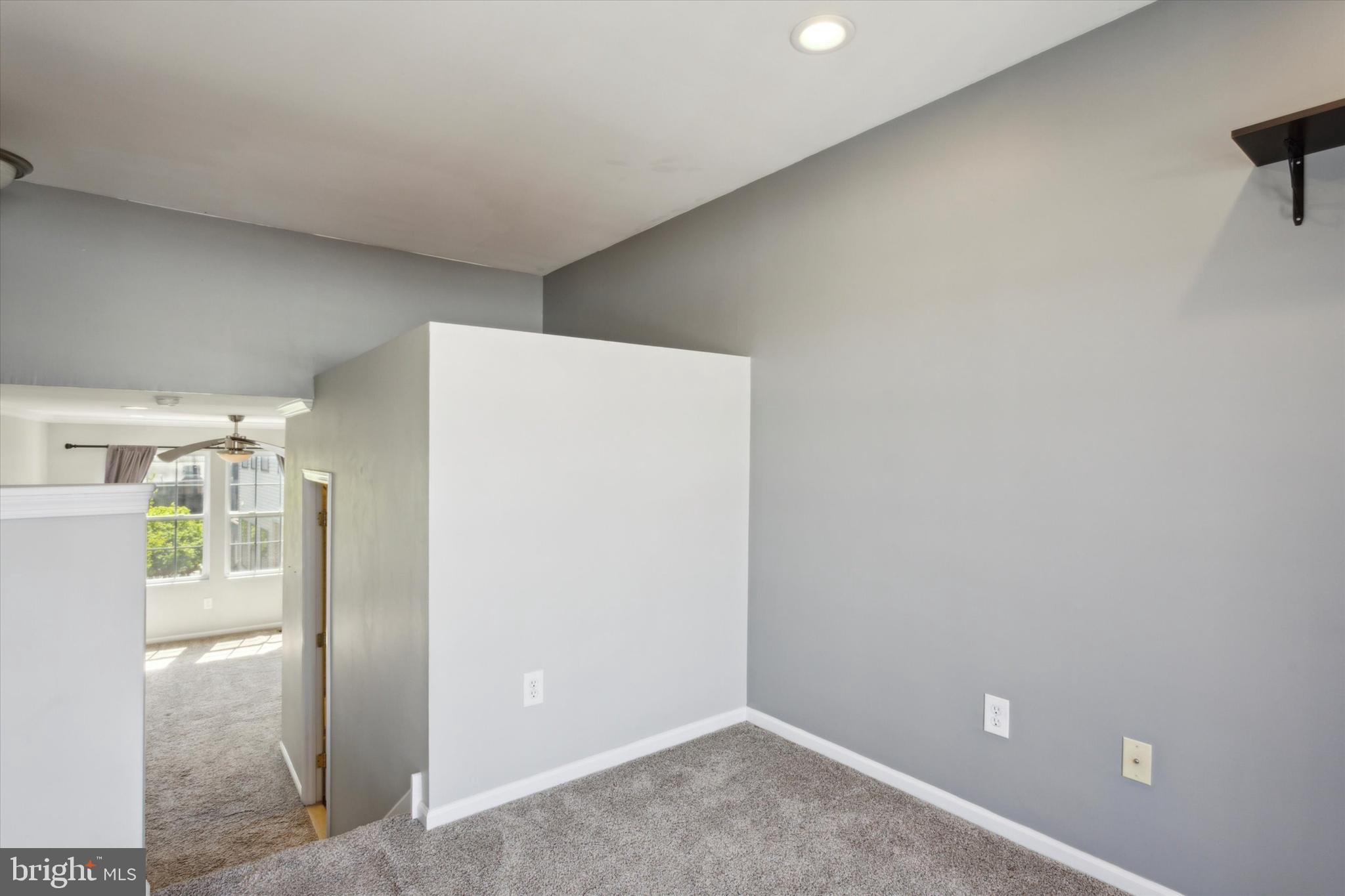 136 W Thompson St