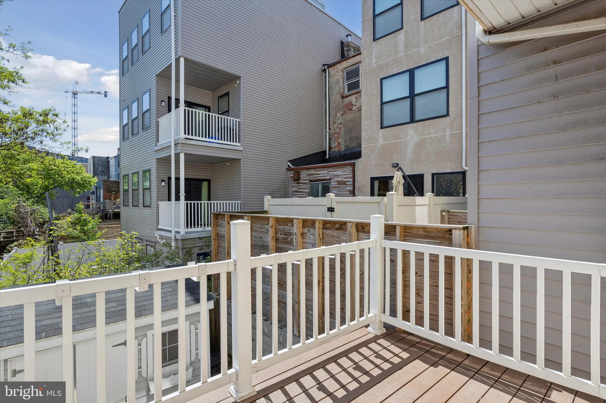 136 W Thompson St