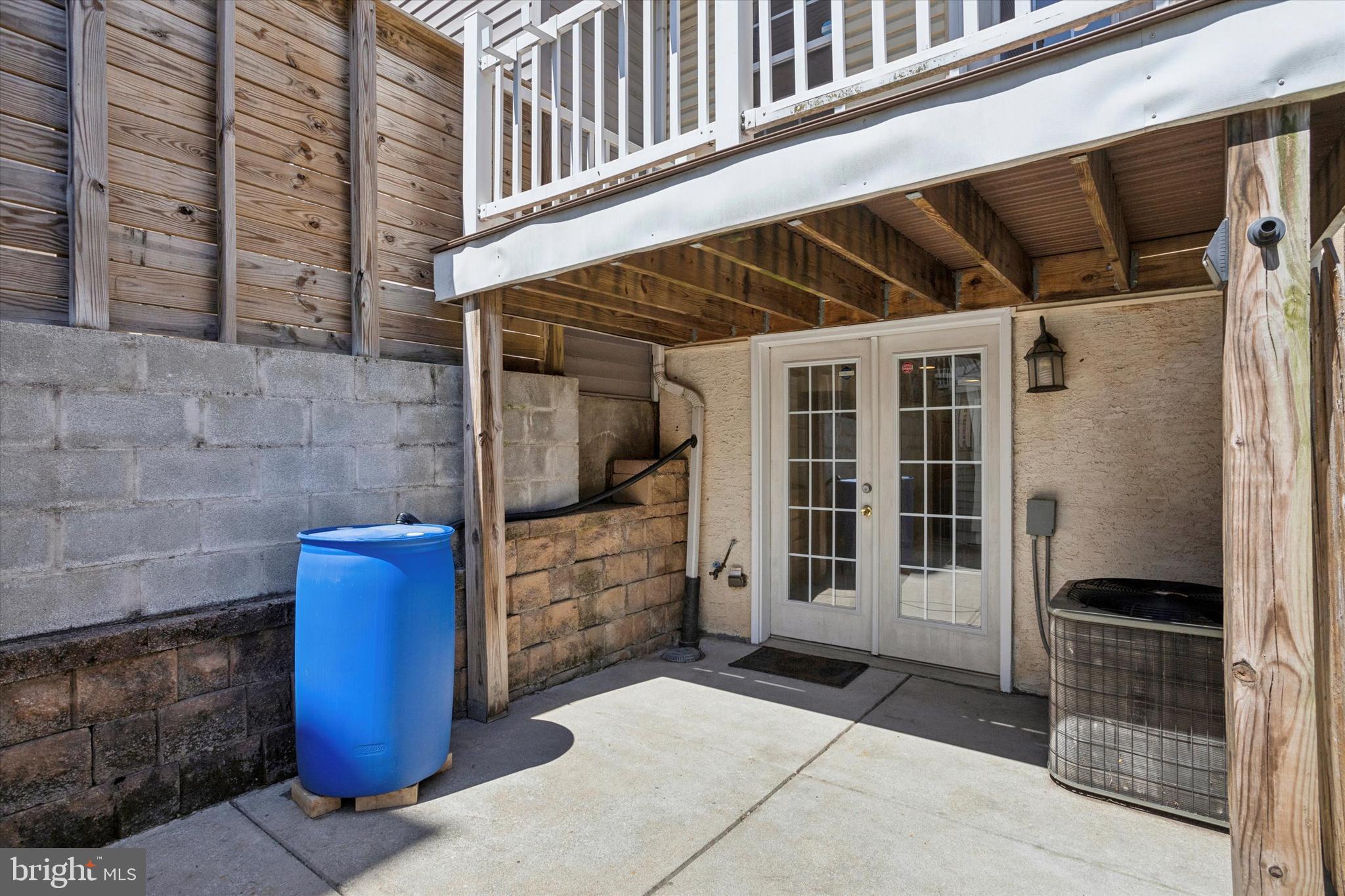 136 W Thompson St