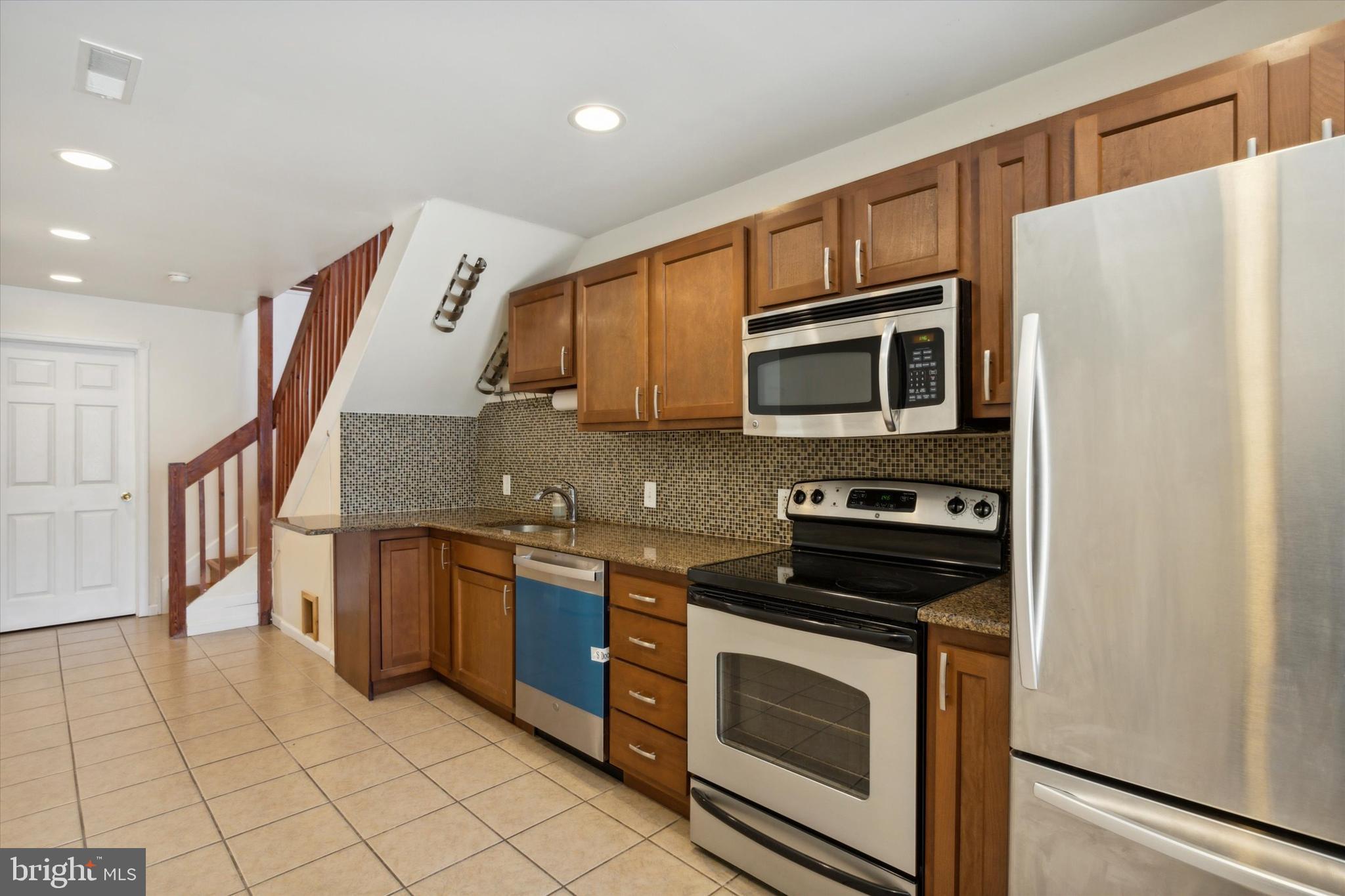 136 W Thompson St