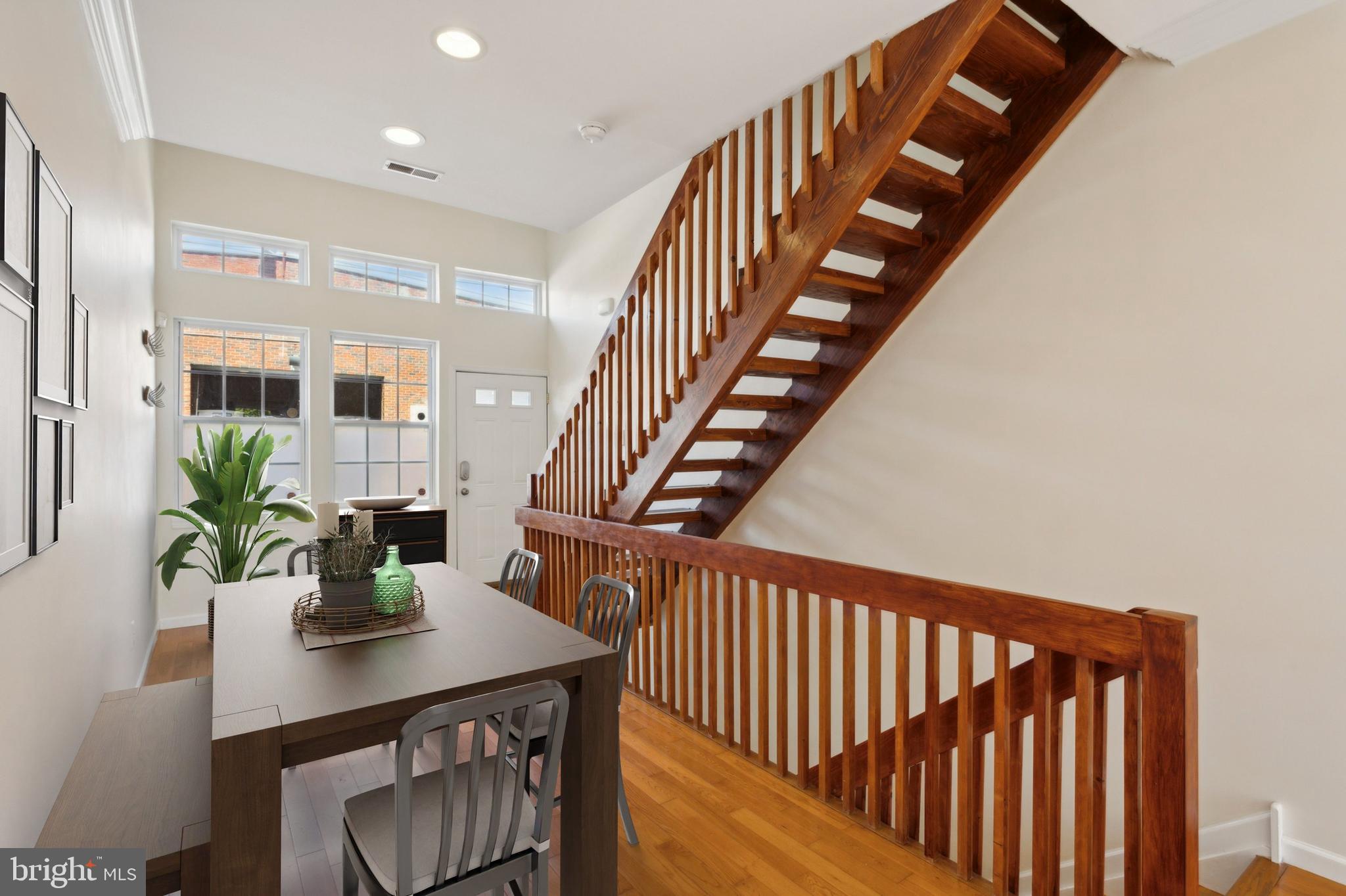 136 W Thompson St