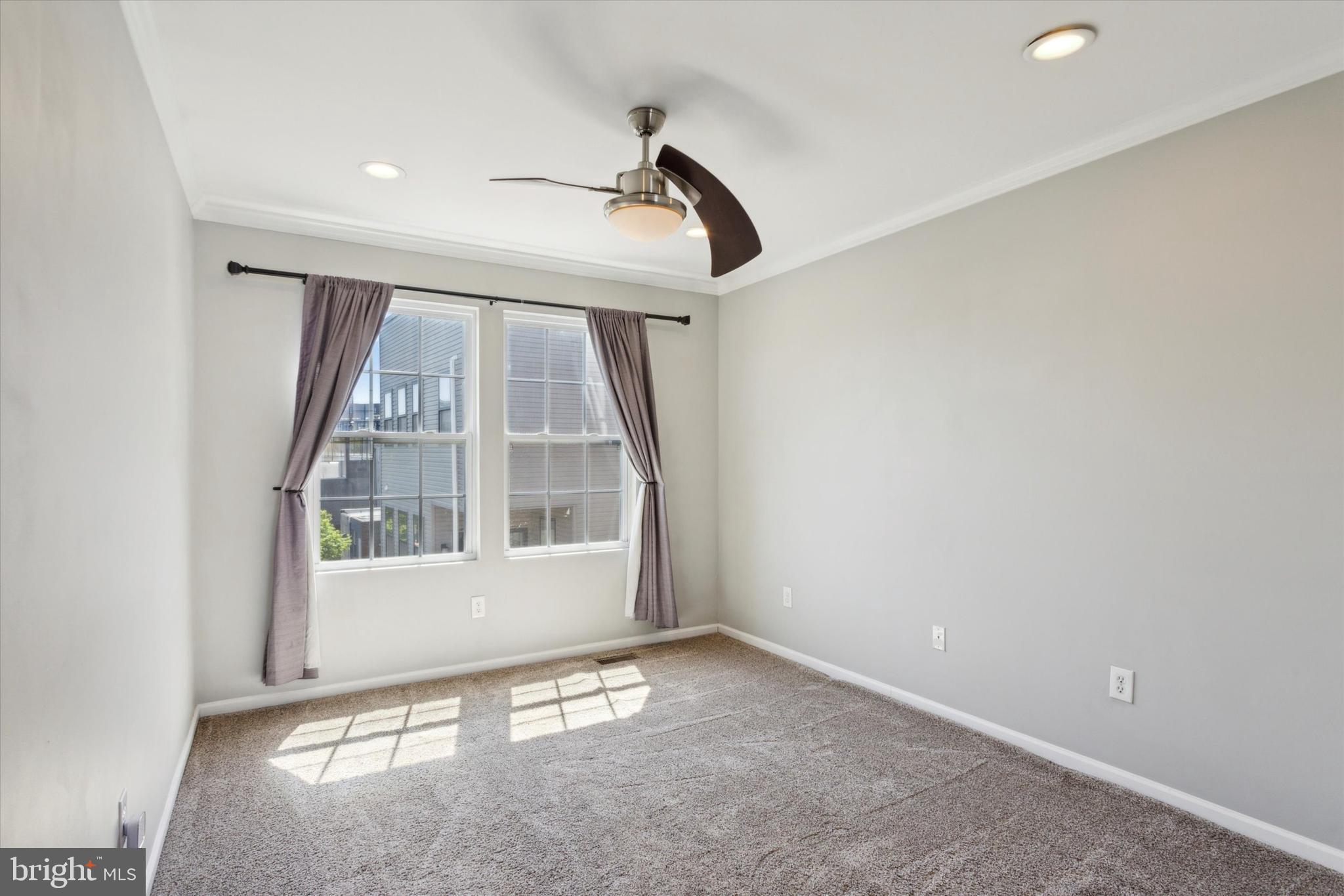 136 W Thompson St