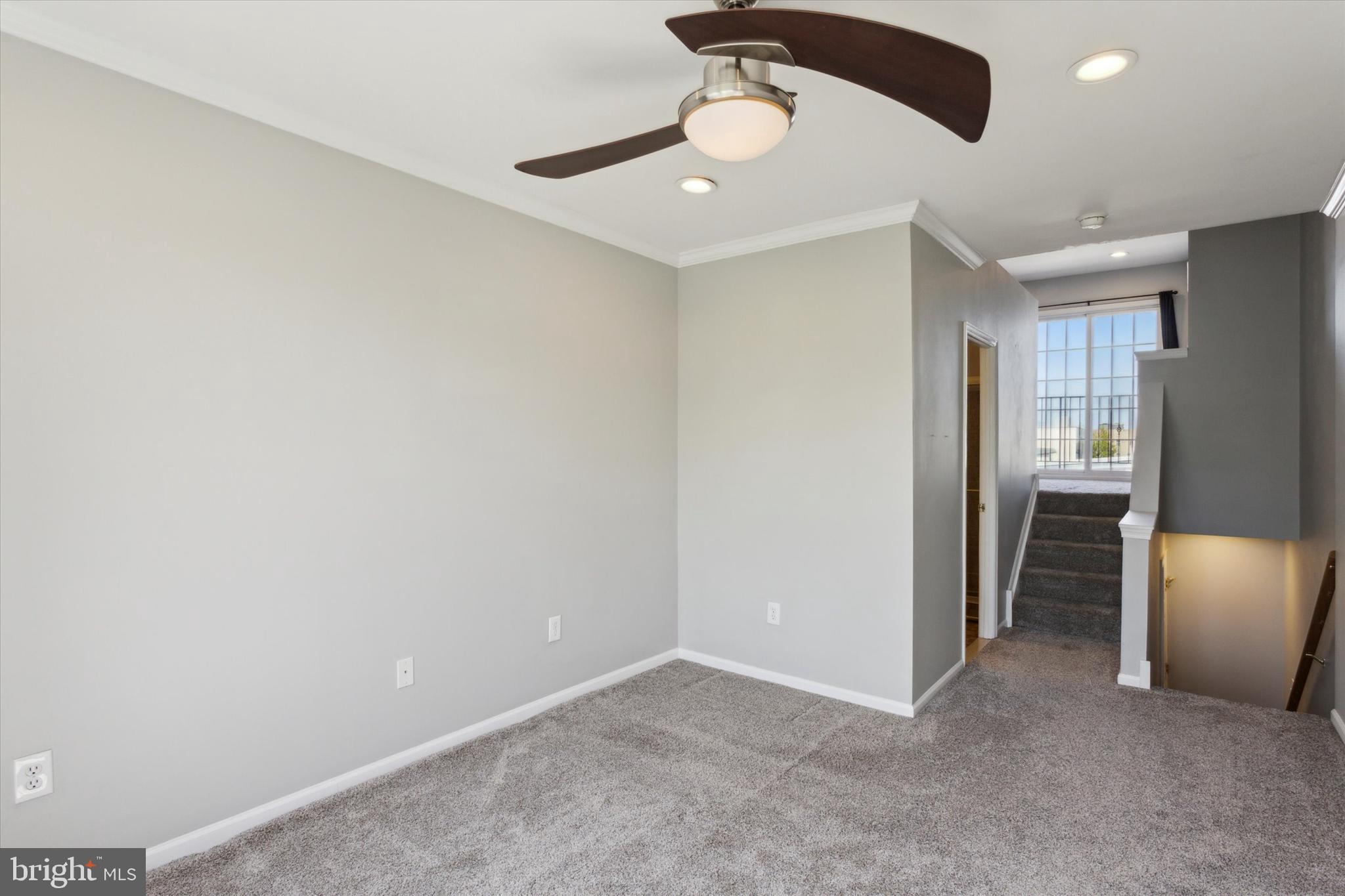 136 W Thompson St