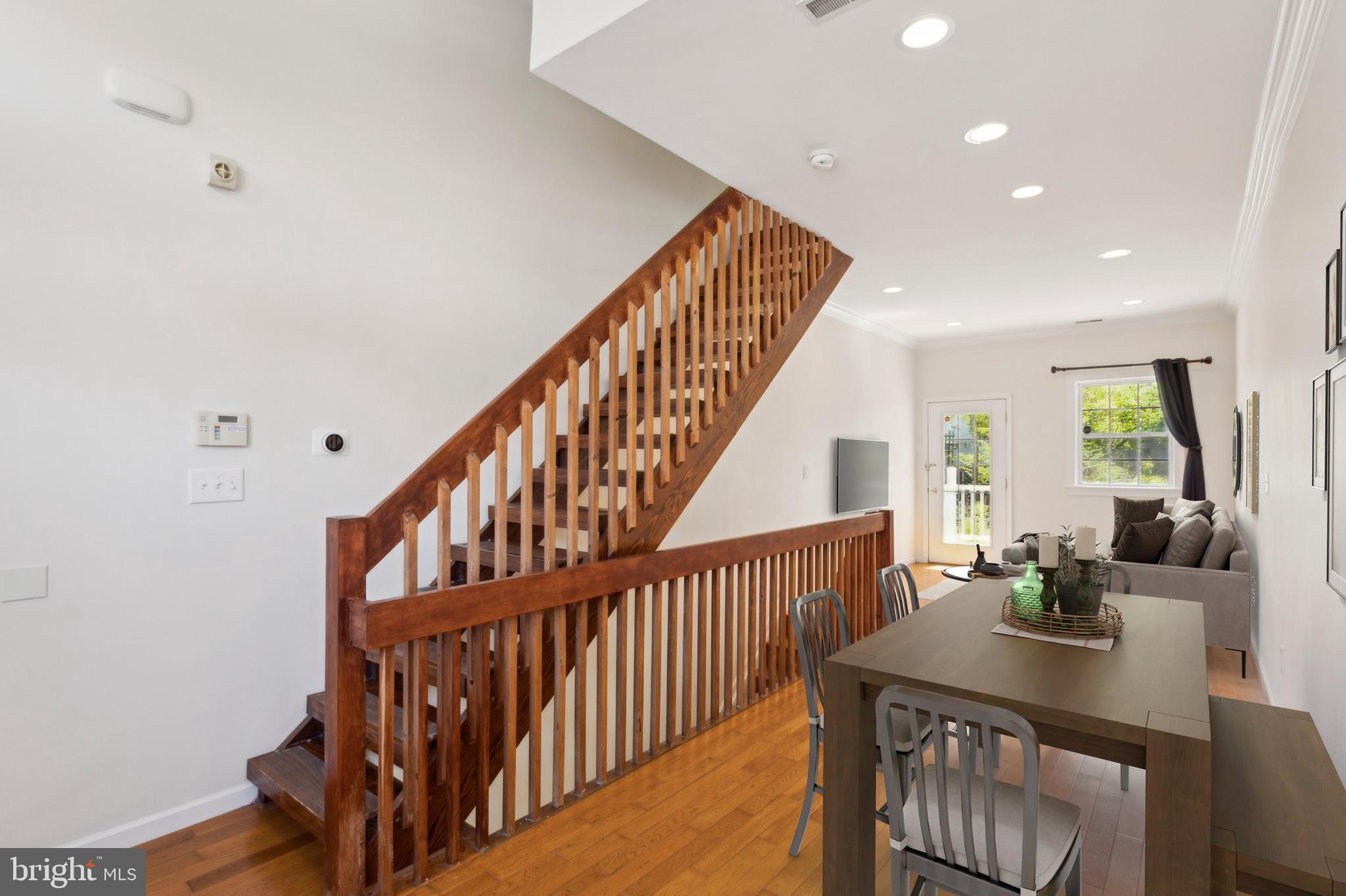 136 W Thompson St