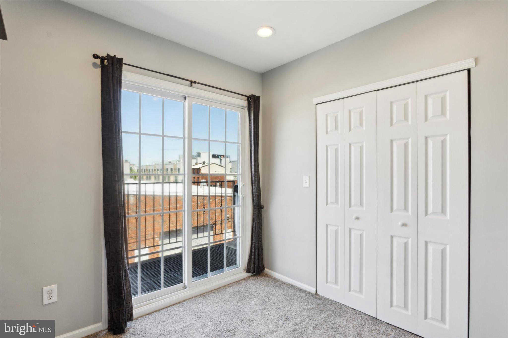 136 W Thompson St