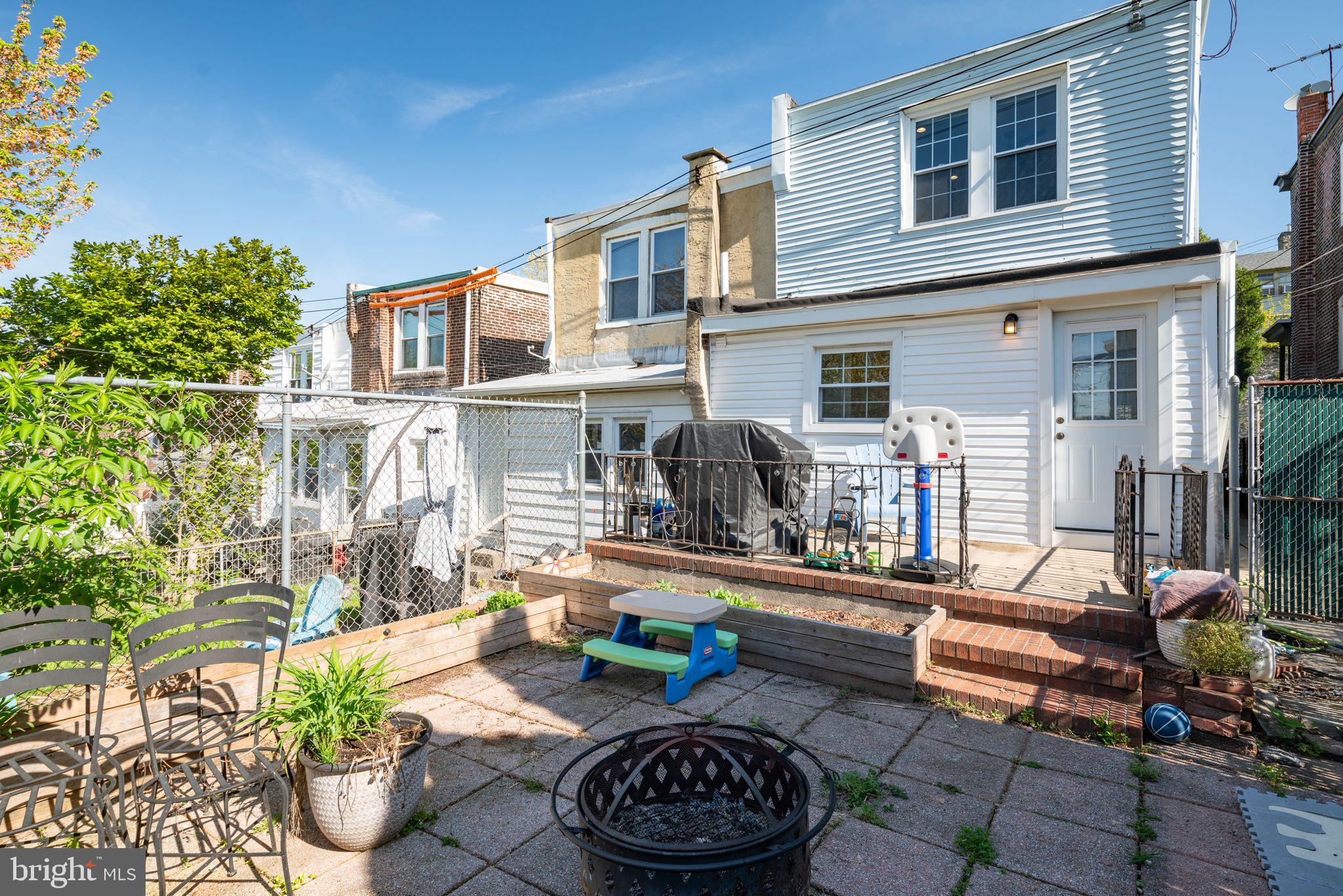 148 LAURISTON ST