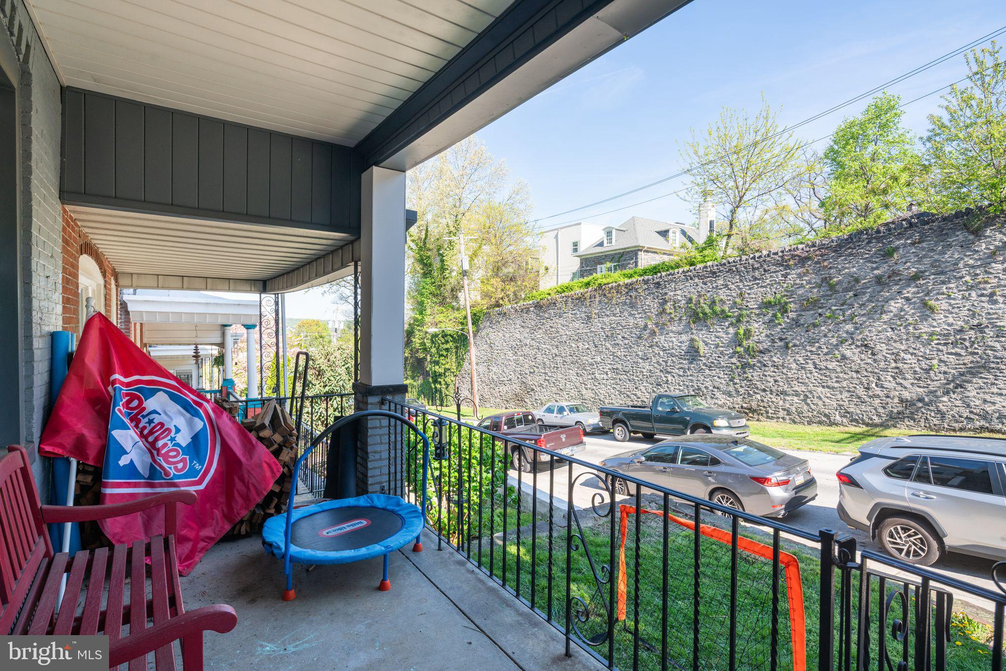 148 LAURISTON ST