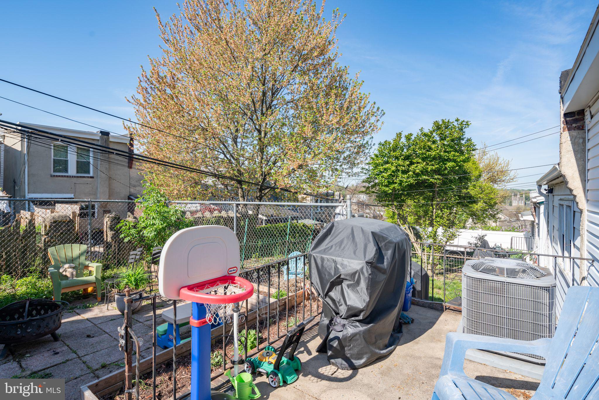 148 LAURISTON ST