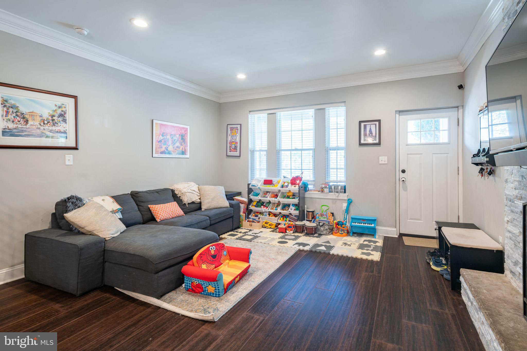 148 LAURISTON ST