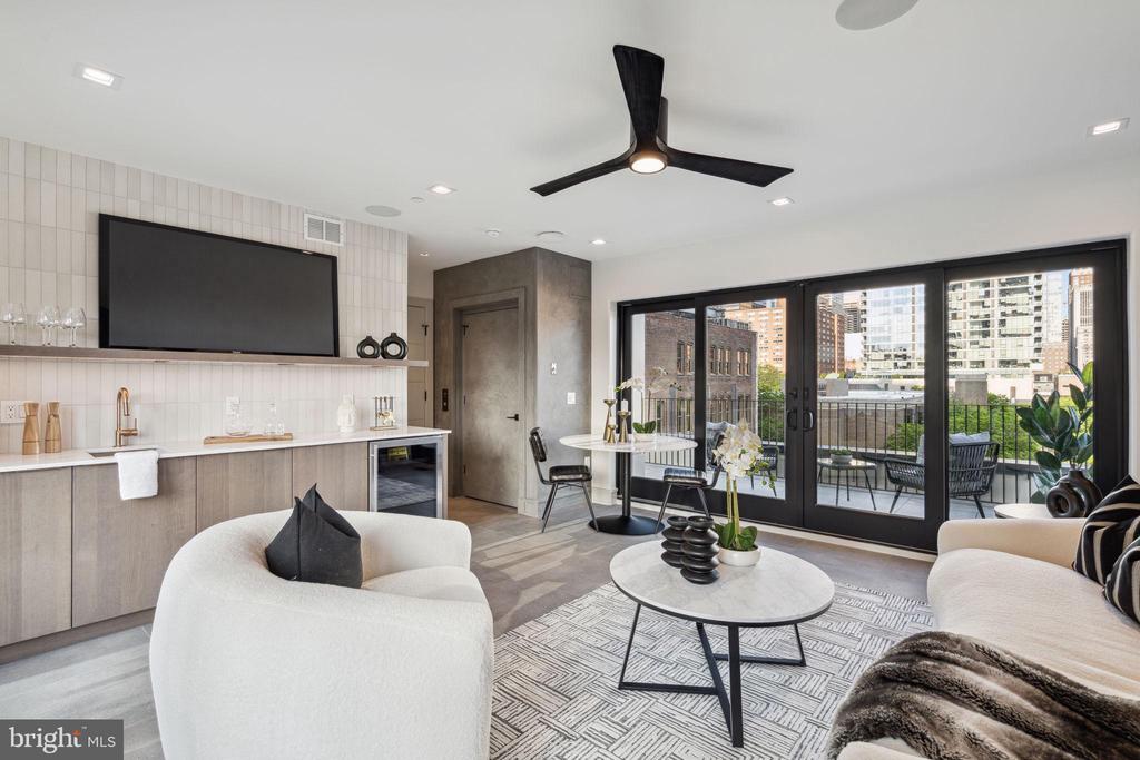 112 S Bonsall St