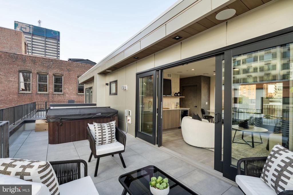 112 S Bonsall St