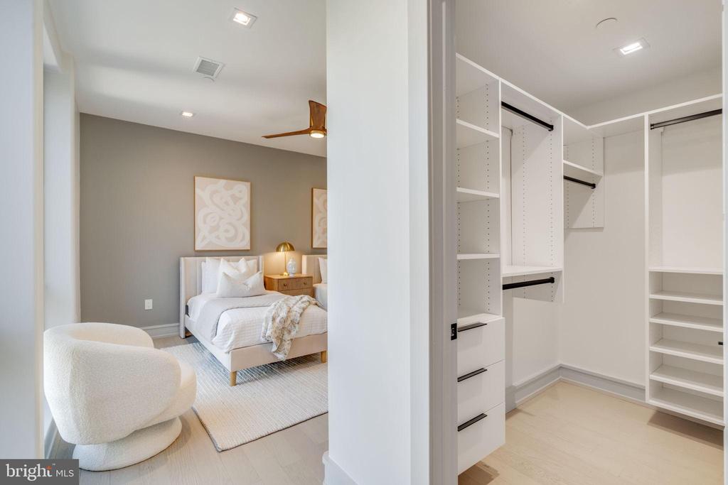 112 S Bonsall St