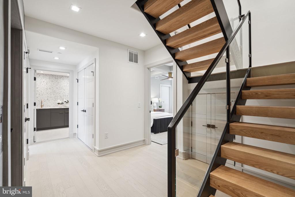112 S Bonsall St