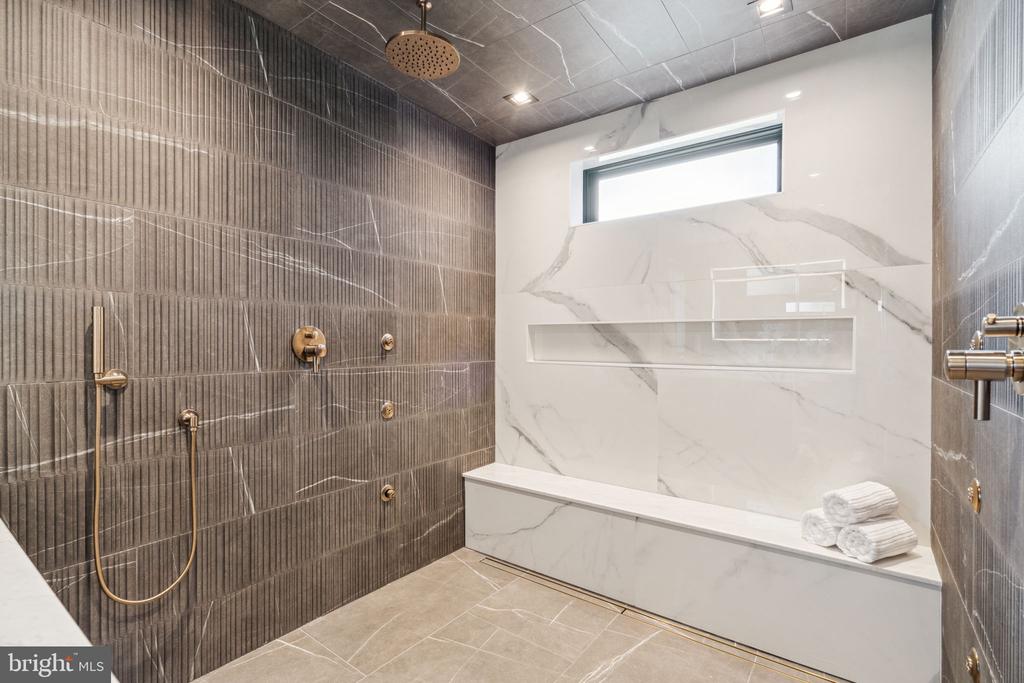 112 S Bonsall St