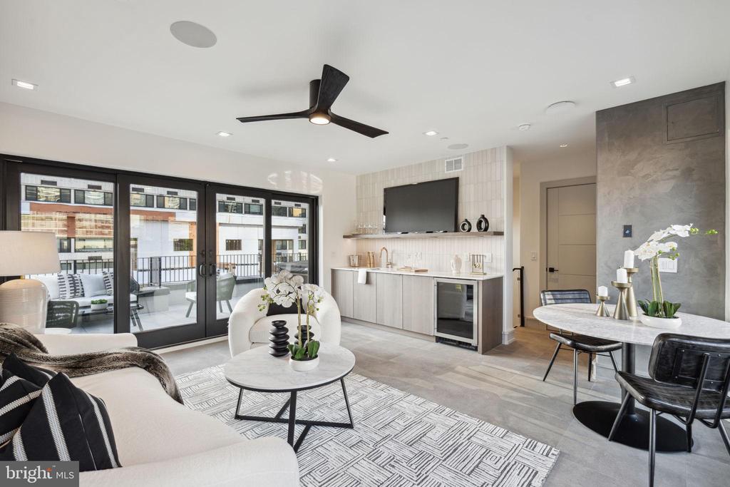 112 S Bonsall St