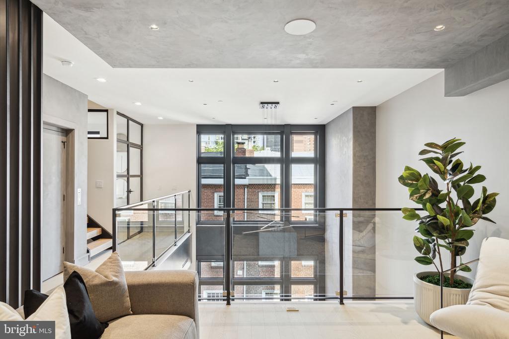 112 S Bonsall St