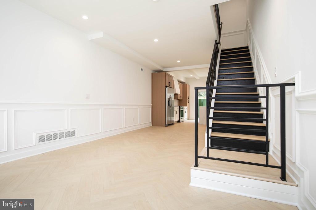 1933 Hoffman St