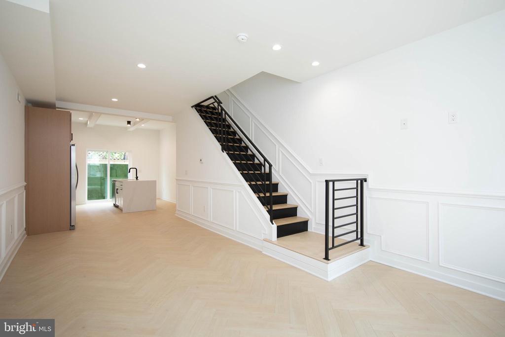 1933 Hoffman St