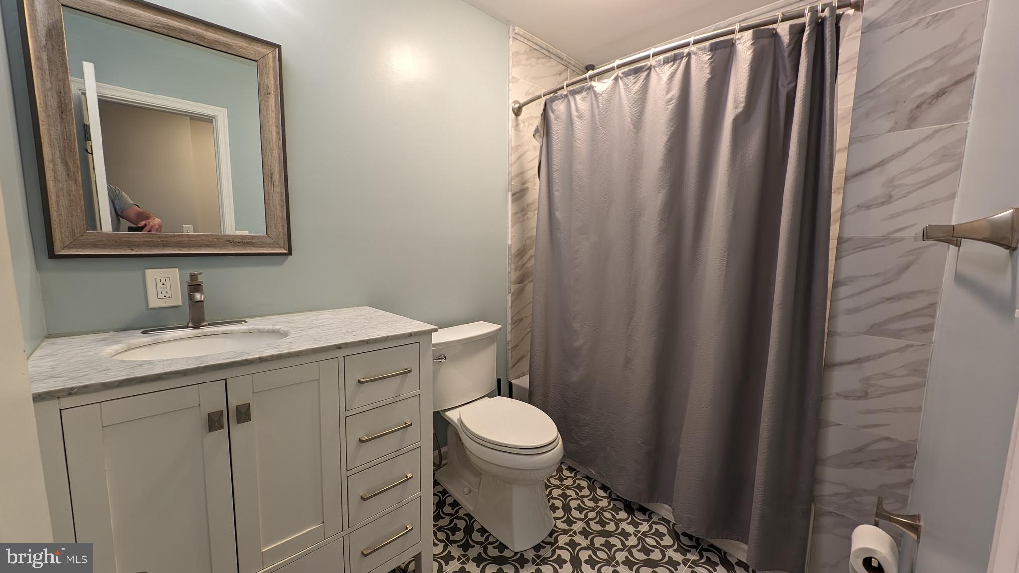 2569 TULIP ST