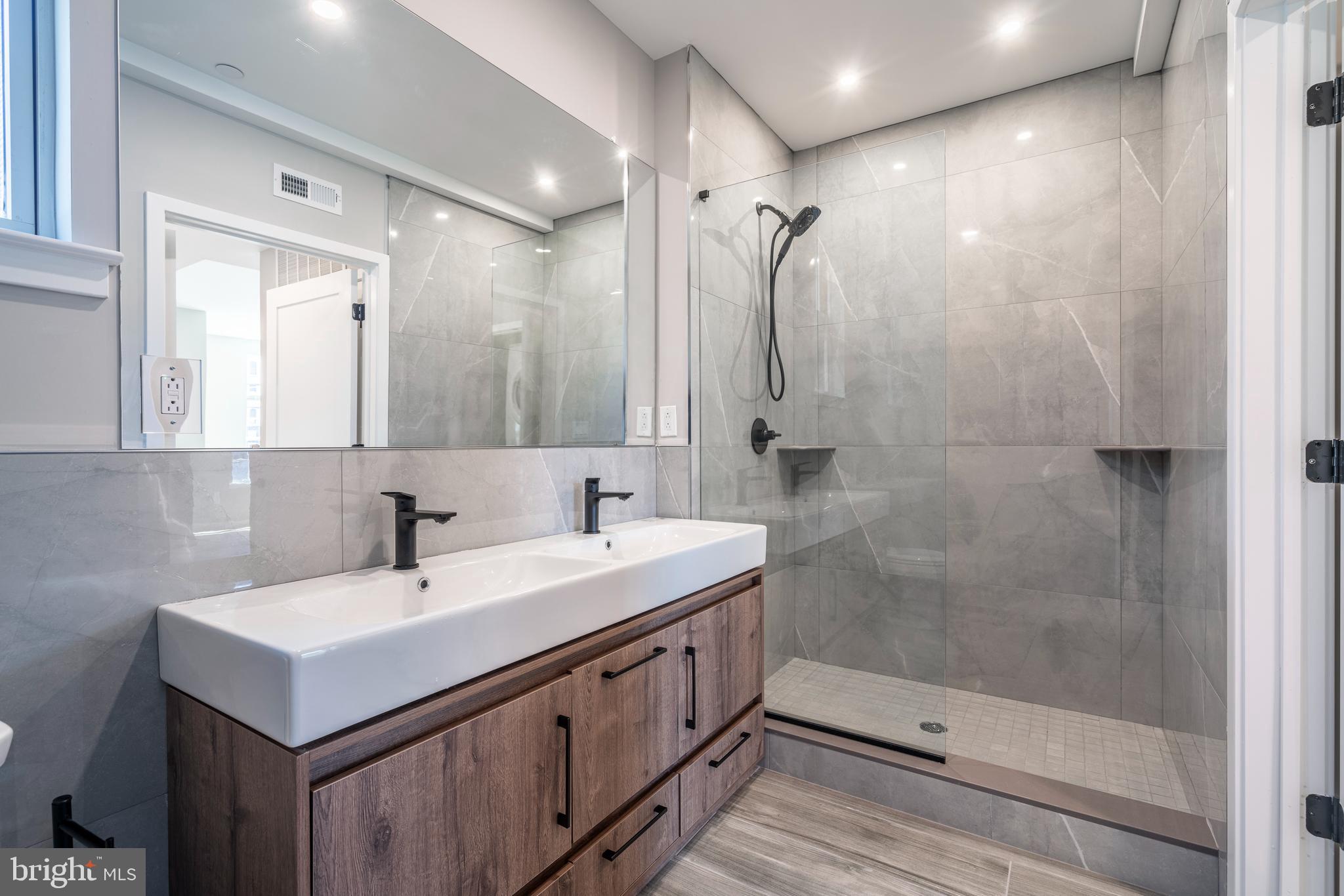 2401 WASHINGTON AVE #2A