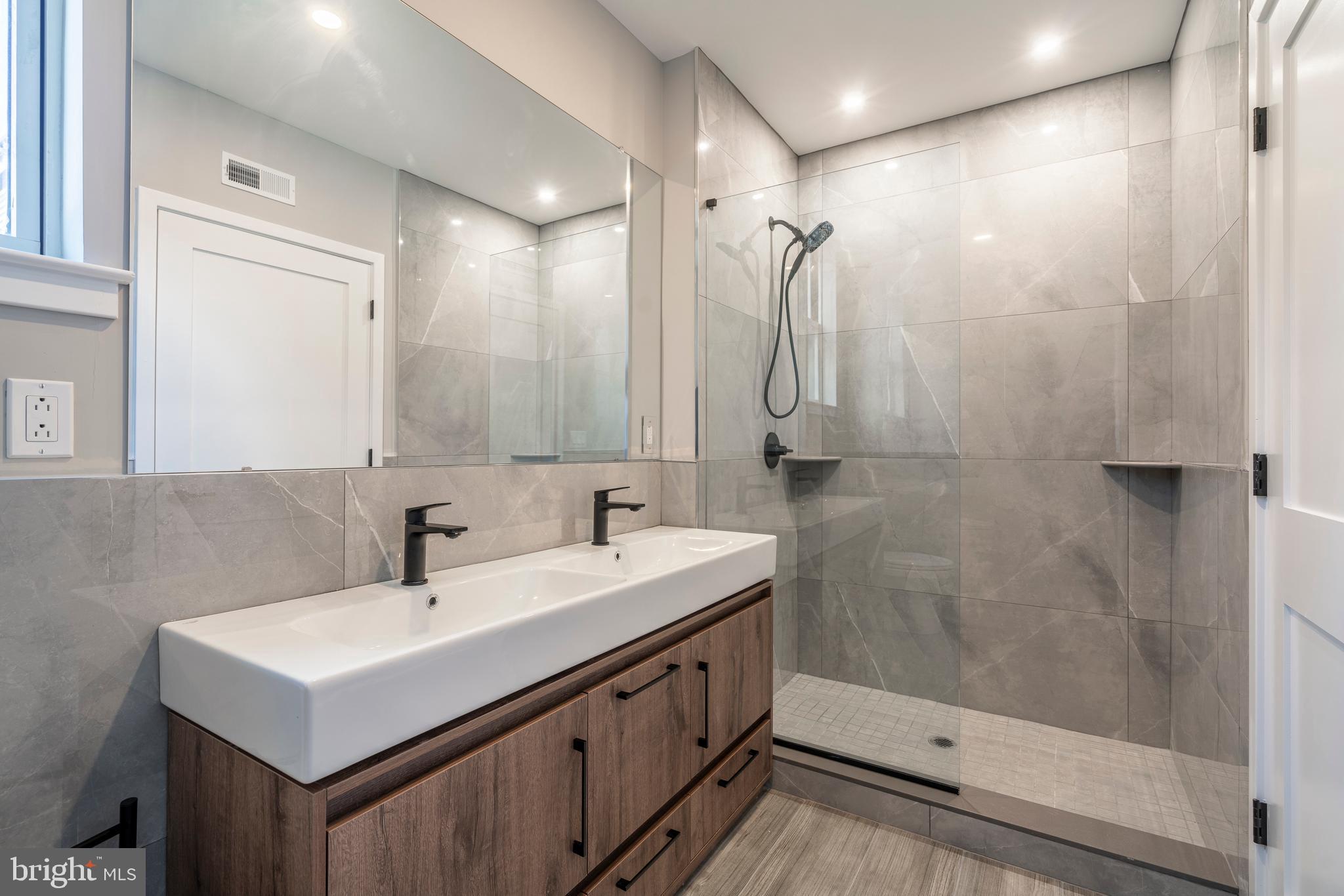 2401 WASHINGTON AVE #3A