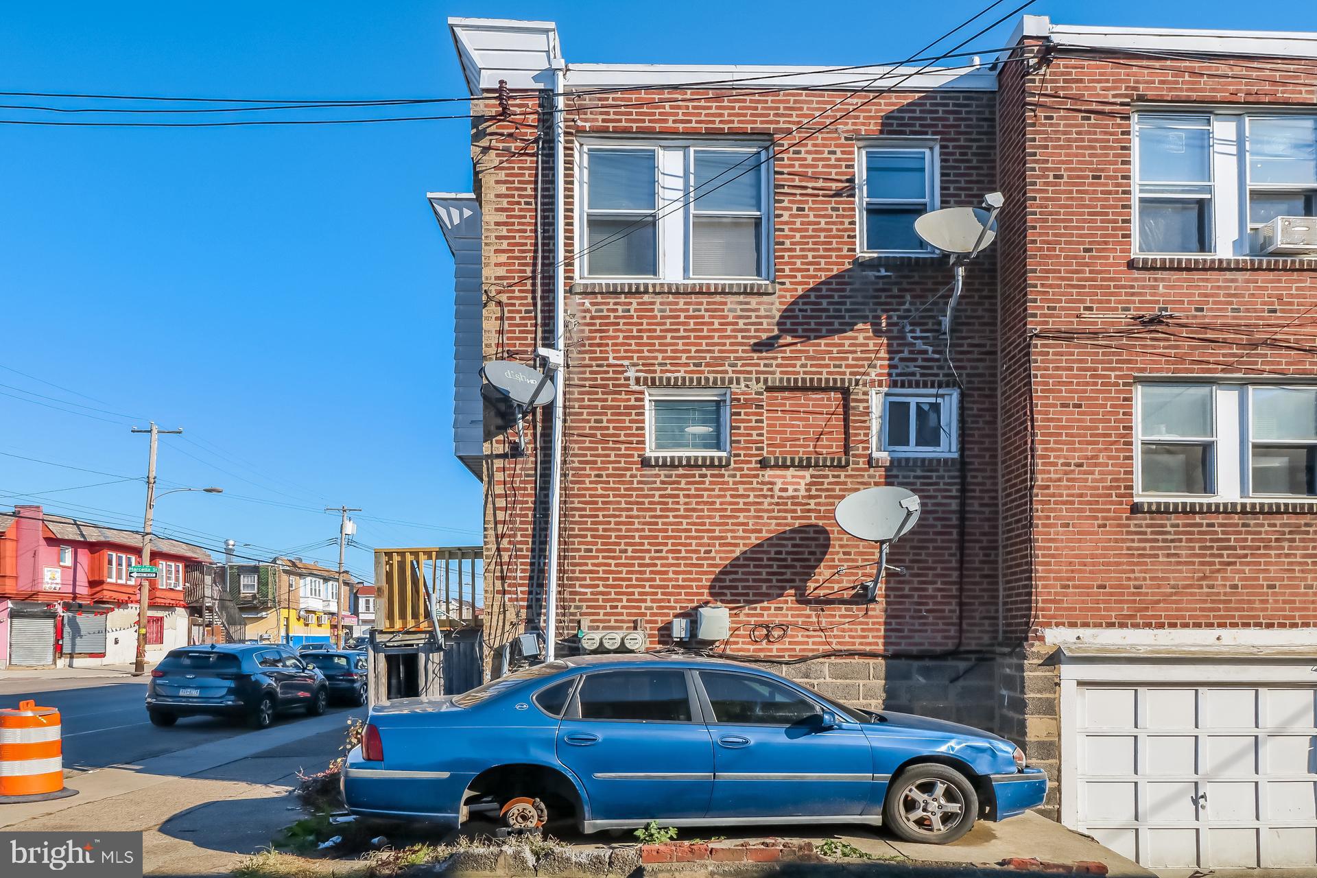 900 MARCELLA ST