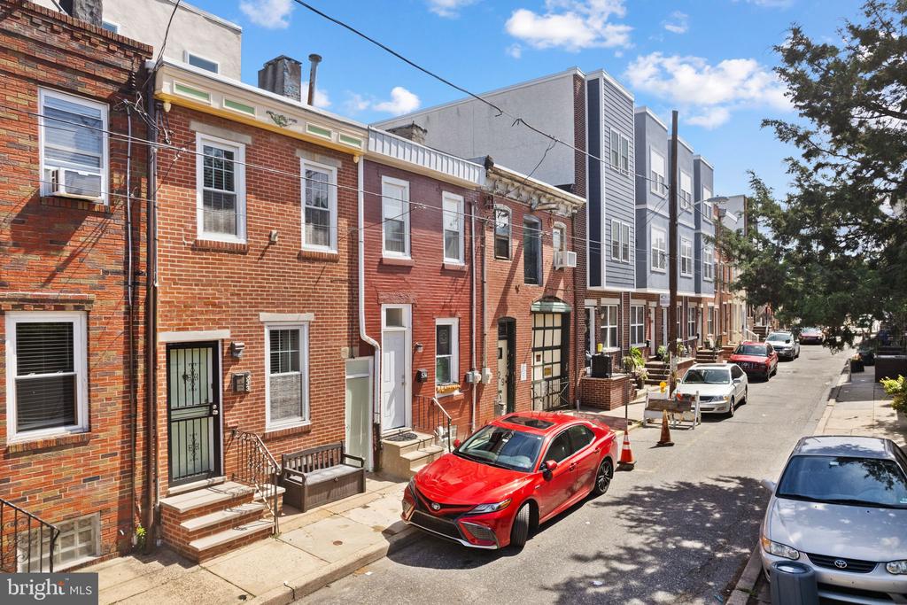533 Titan St
